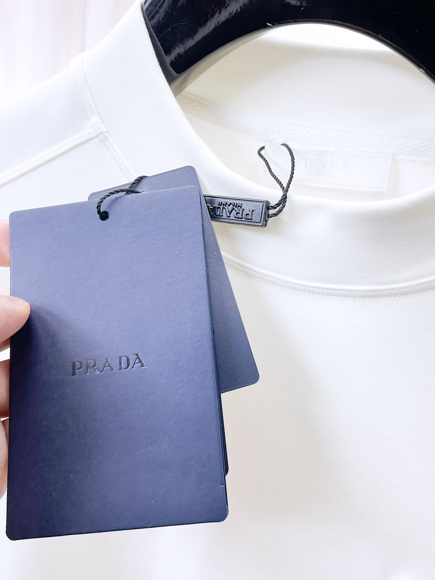 普拉达 精品打底衫 贸易公司订单 25SS 秋冬新款意式轻奢男士休闲长袖打底衫长袖 T恤 卫衣平整的抗皱