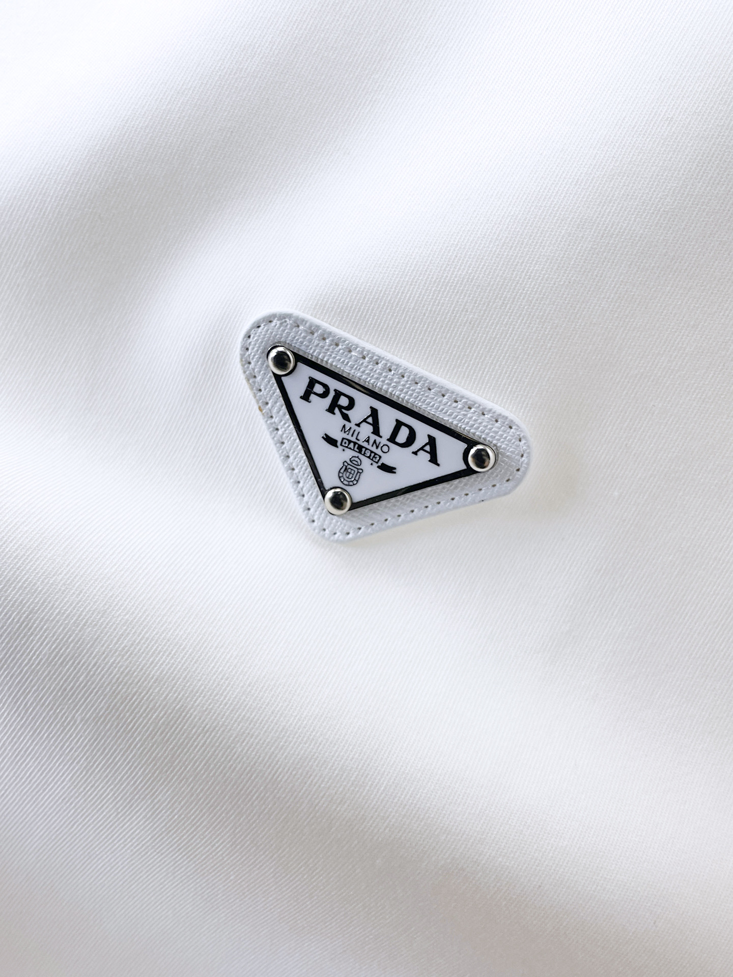 普拉达 精品打底衫 贸易公司订单 25SS 秋冬新款意式轻奢男士休闲长袖打底衫长袖 T恤 卫衣平整的抗皱