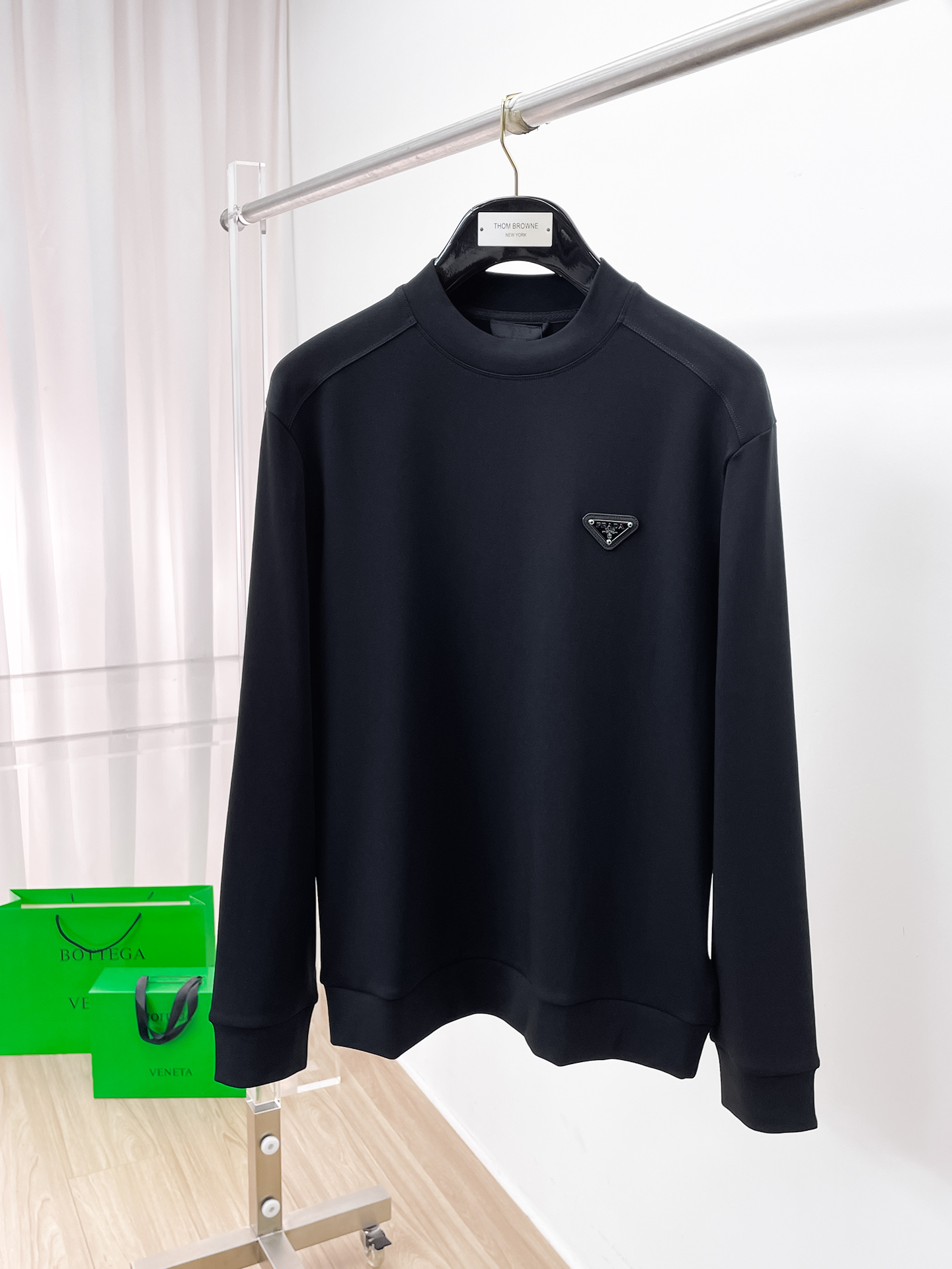 普拉达 精品打底衫 贸易公司订单 25SS 秋冬新款意式轻奢男士休闲长袖打底衫长袖 T恤 卫衣平整的抗皱