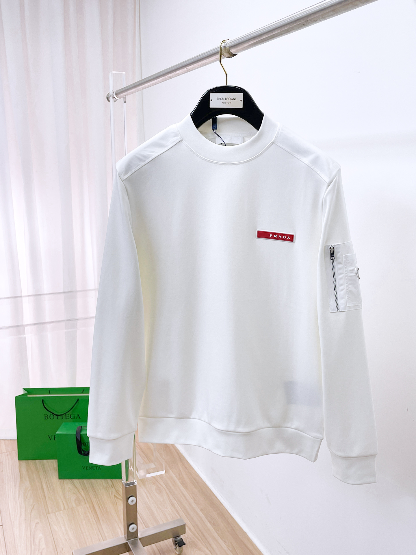 普拉达 精品打底衫 贸易公司订单 25SS 秋冬新款意式轻奢男士休闲长袖打底衫长袖 T恤 卫衣平整的抗皱