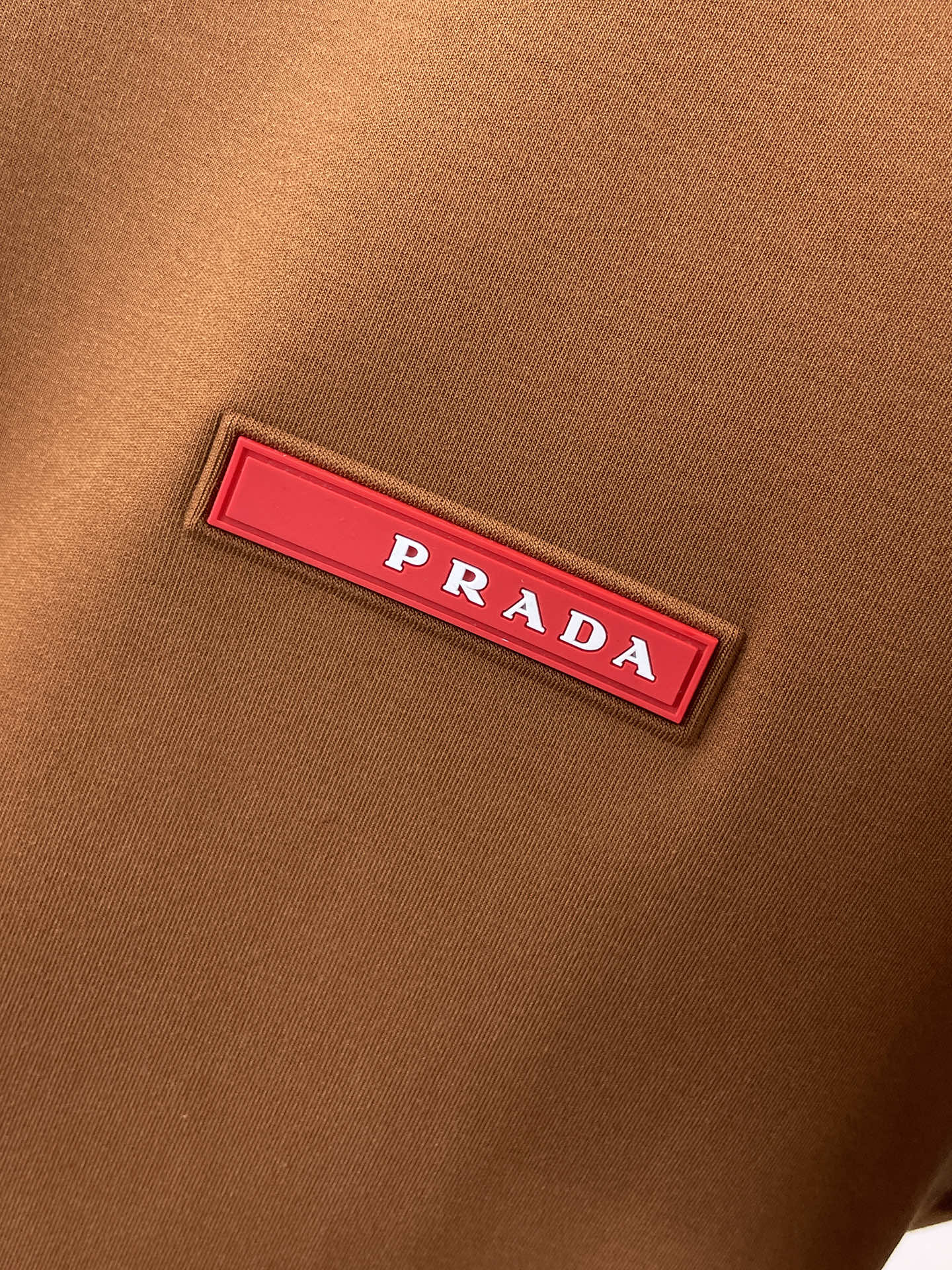 普拉达 精品打底衫 贸易公司订单 25SS 秋冬新款意式轻奢男士休闲长袖打底衫长袖 T恤 卫衣平整的抗皱