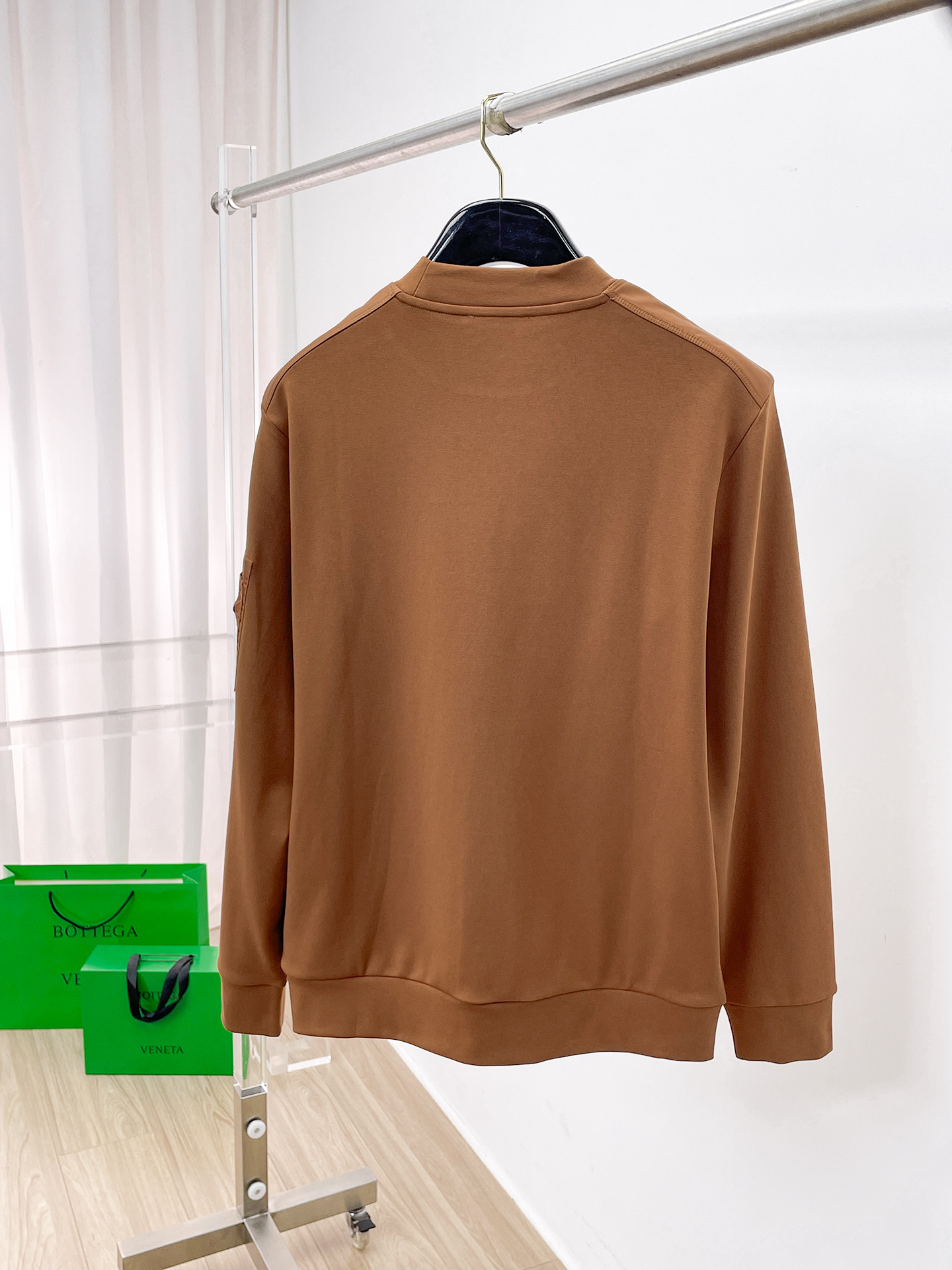 普拉达 精品打底衫 贸易公司订单 25SS 秋冬新款意式轻奢男士休闲长袖打底衫长袖 T恤 卫衣平整的抗皱