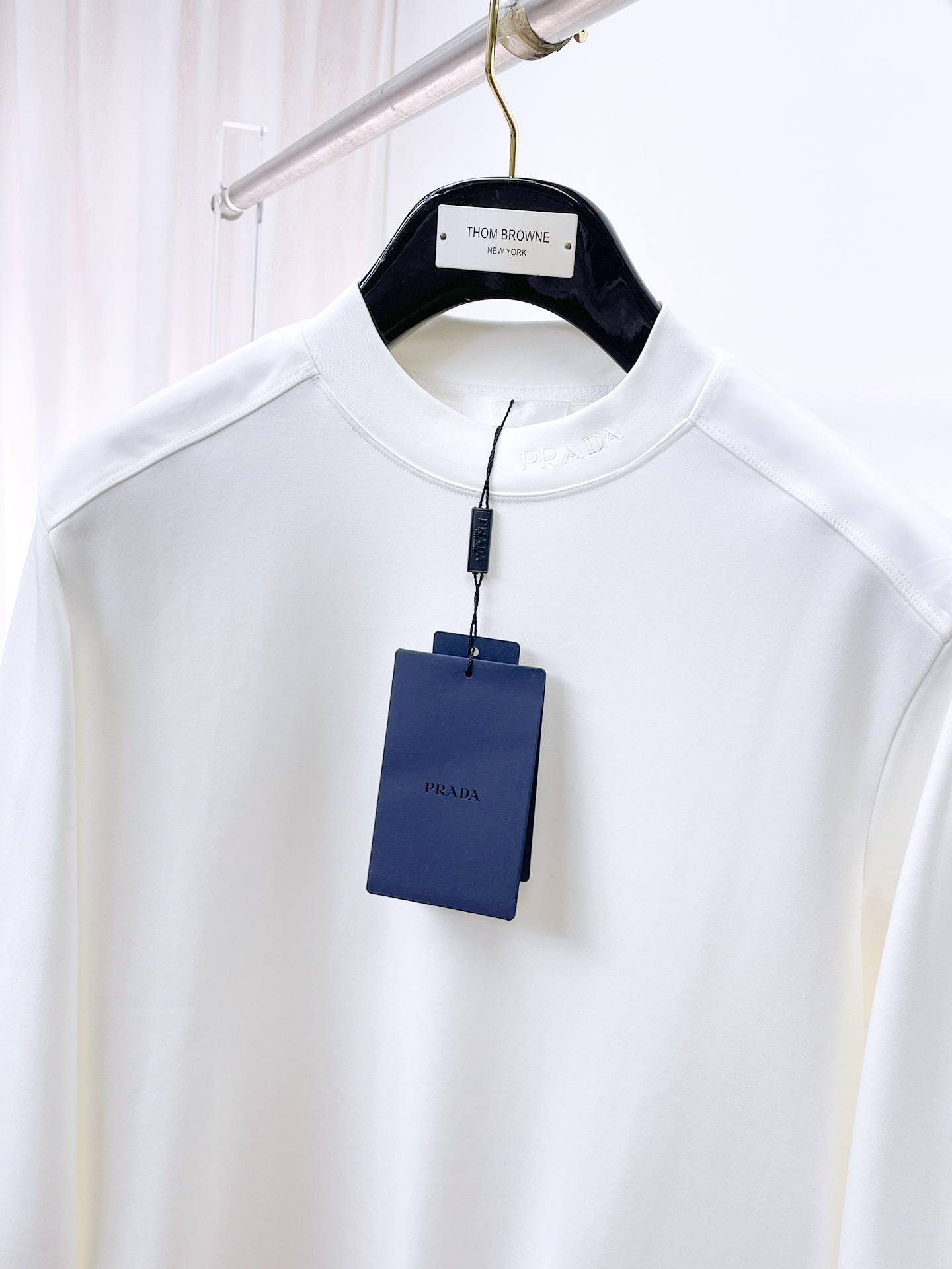 普拉达 精品打底衫 贸易公司订单 25SS 秋冬新款意式轻奢男士休闲长袖打底衫长袖 T恤 卫衣平整的抗皱