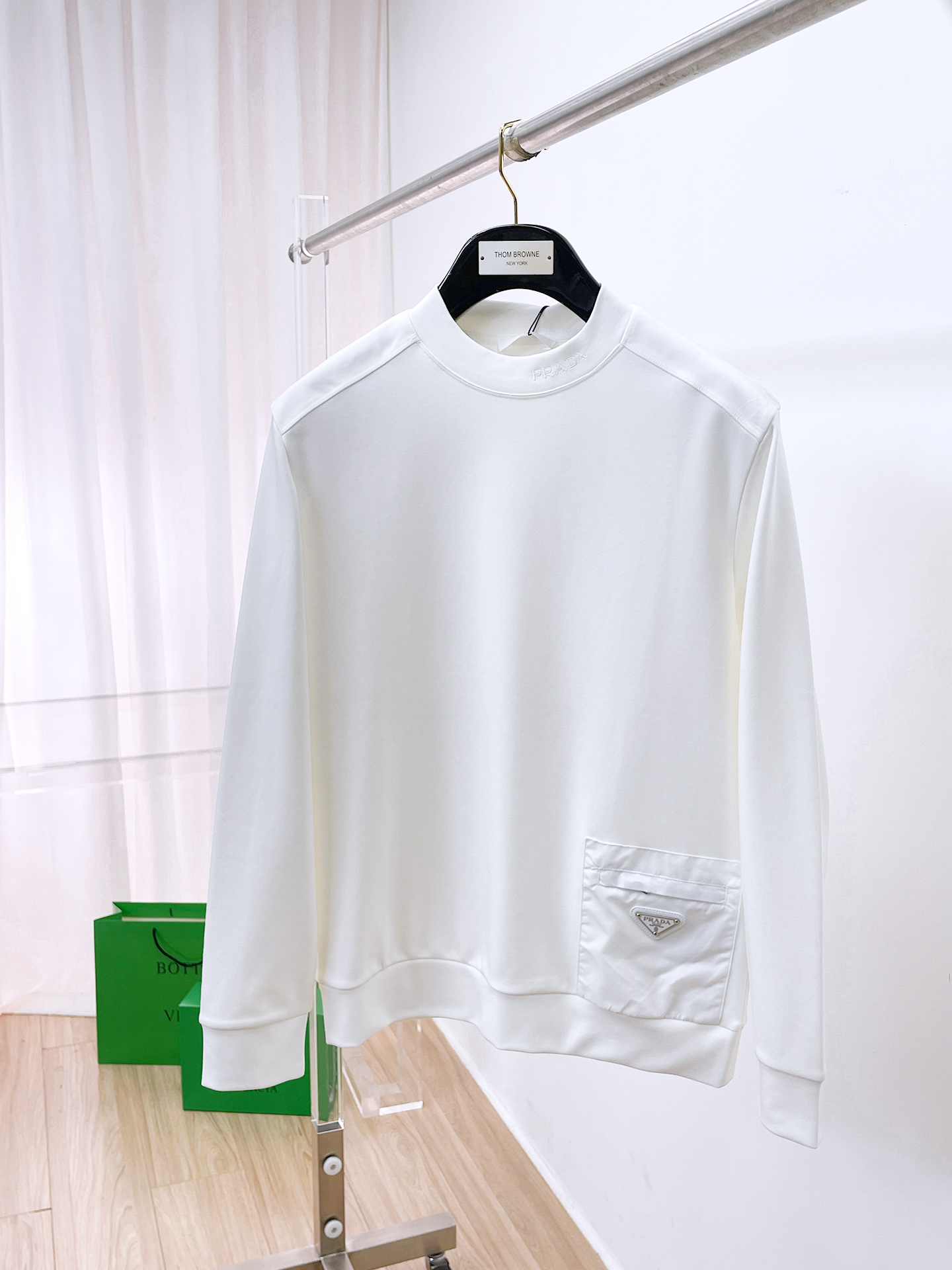 普拉达 精品打底衫 贸易公司订单 25SS 秋冬新款意式轻奢男士休闲长袖打底衫长袖 T恤 卫衣平整的抗皱