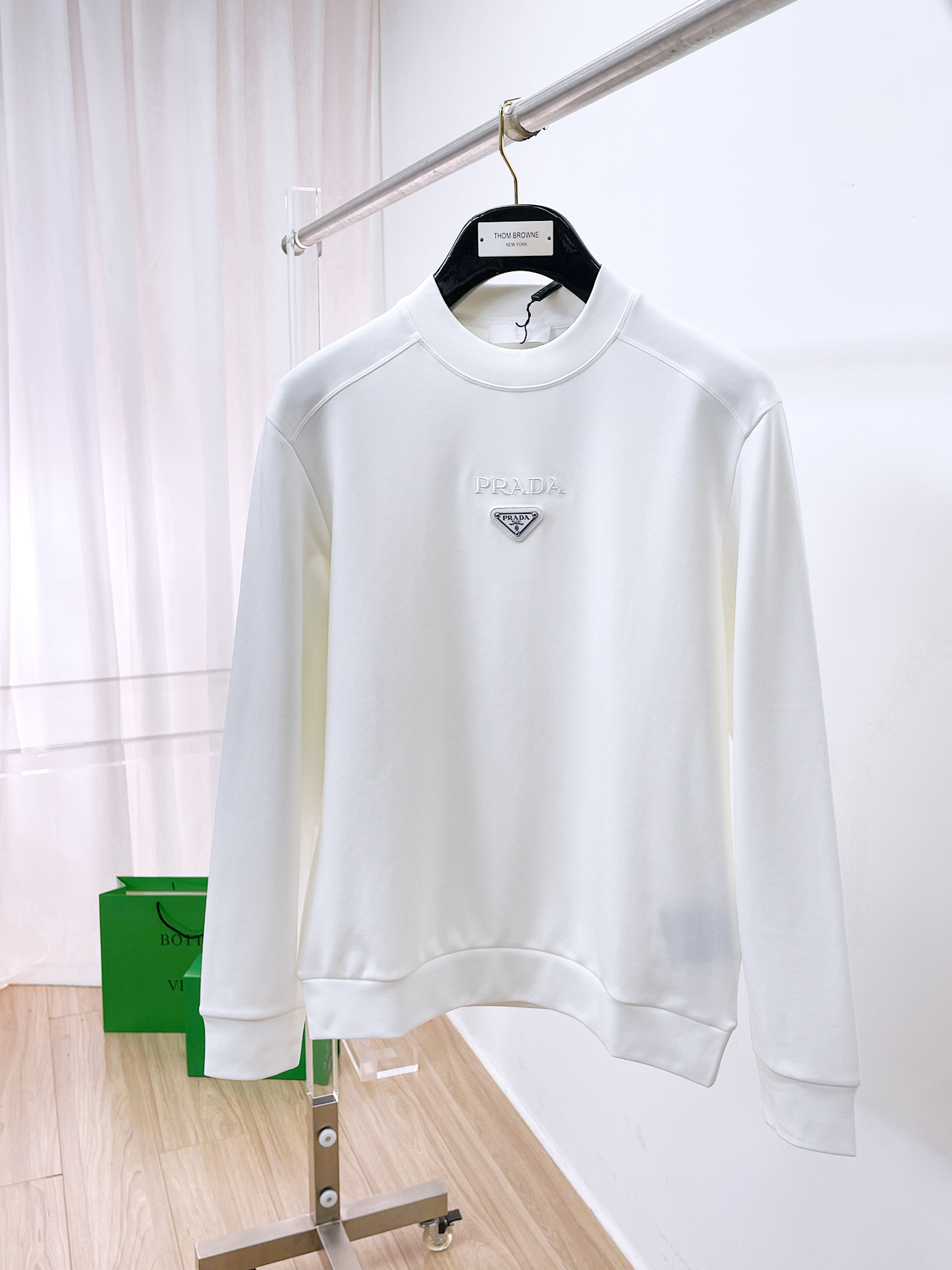 普拉达 精品打底衫 贸易公司订单 25SS 秋冬新款意式轻奢男士休闲长袖打底衫长袖 T恤 卫衣平整的抗皱