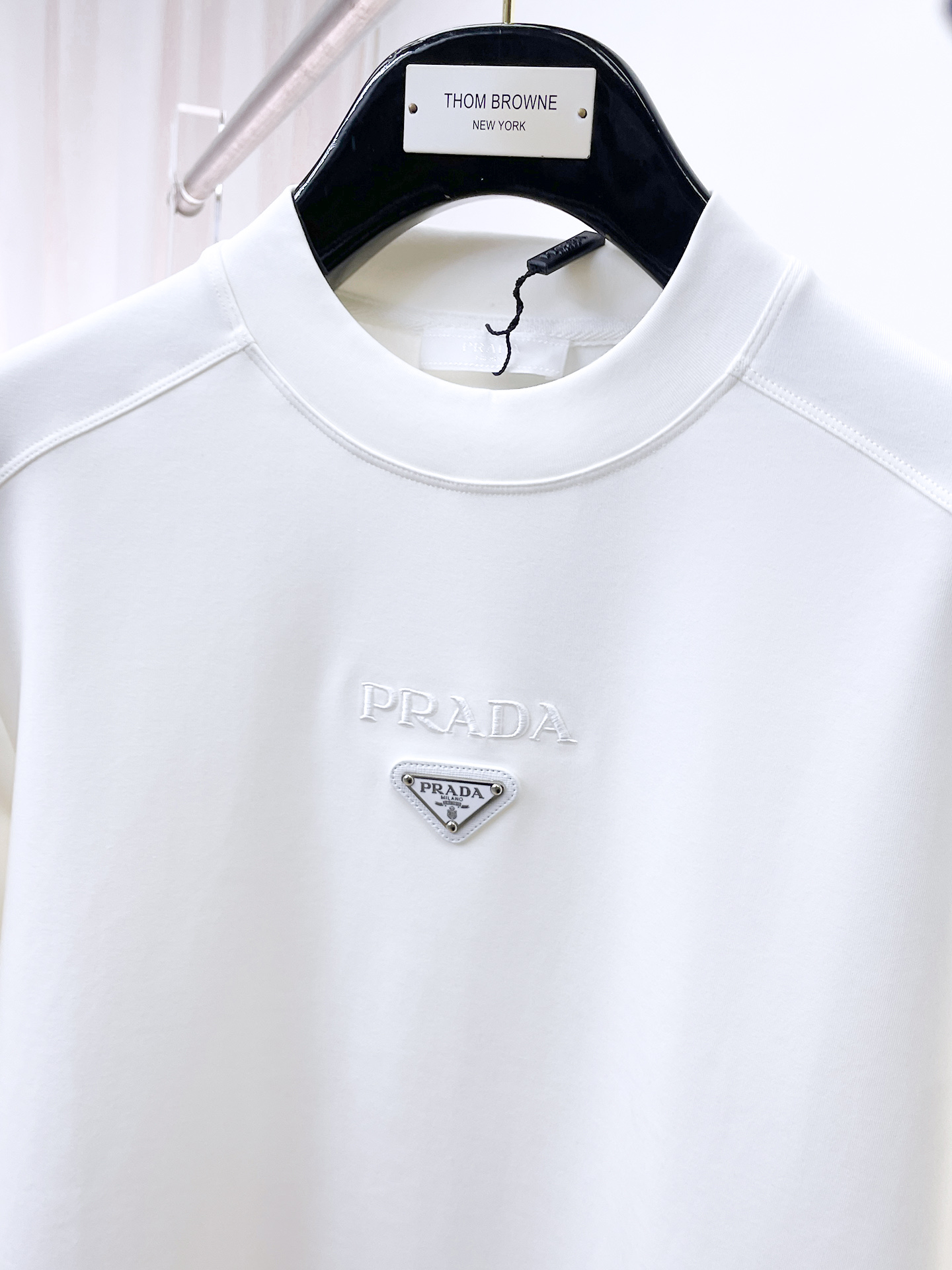 普拉达 精品打底衫 贸易公司订单 25SS 秋冬新款意式轻奢男士休闲长袖打底衫长袖 T恤 卫衣平整的抗皱