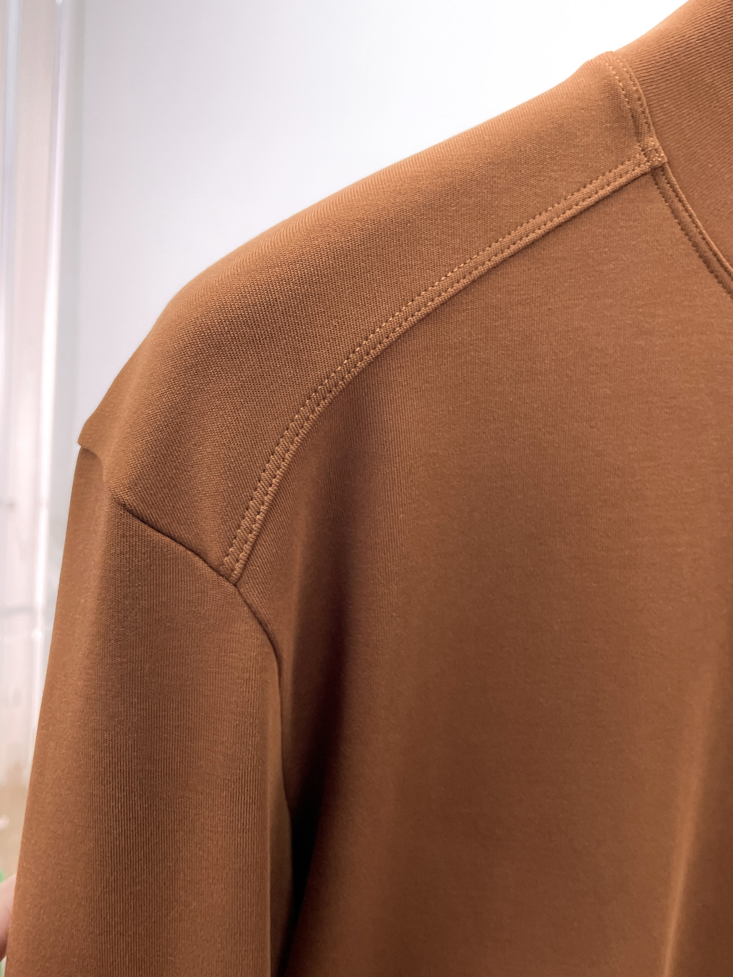 普拉达 精品打底衫 贸易公司订单 25SS 秋冬新款意式轻奢男士休闲长袖打底衫长袖 T恤 卫衣平整的抗皱