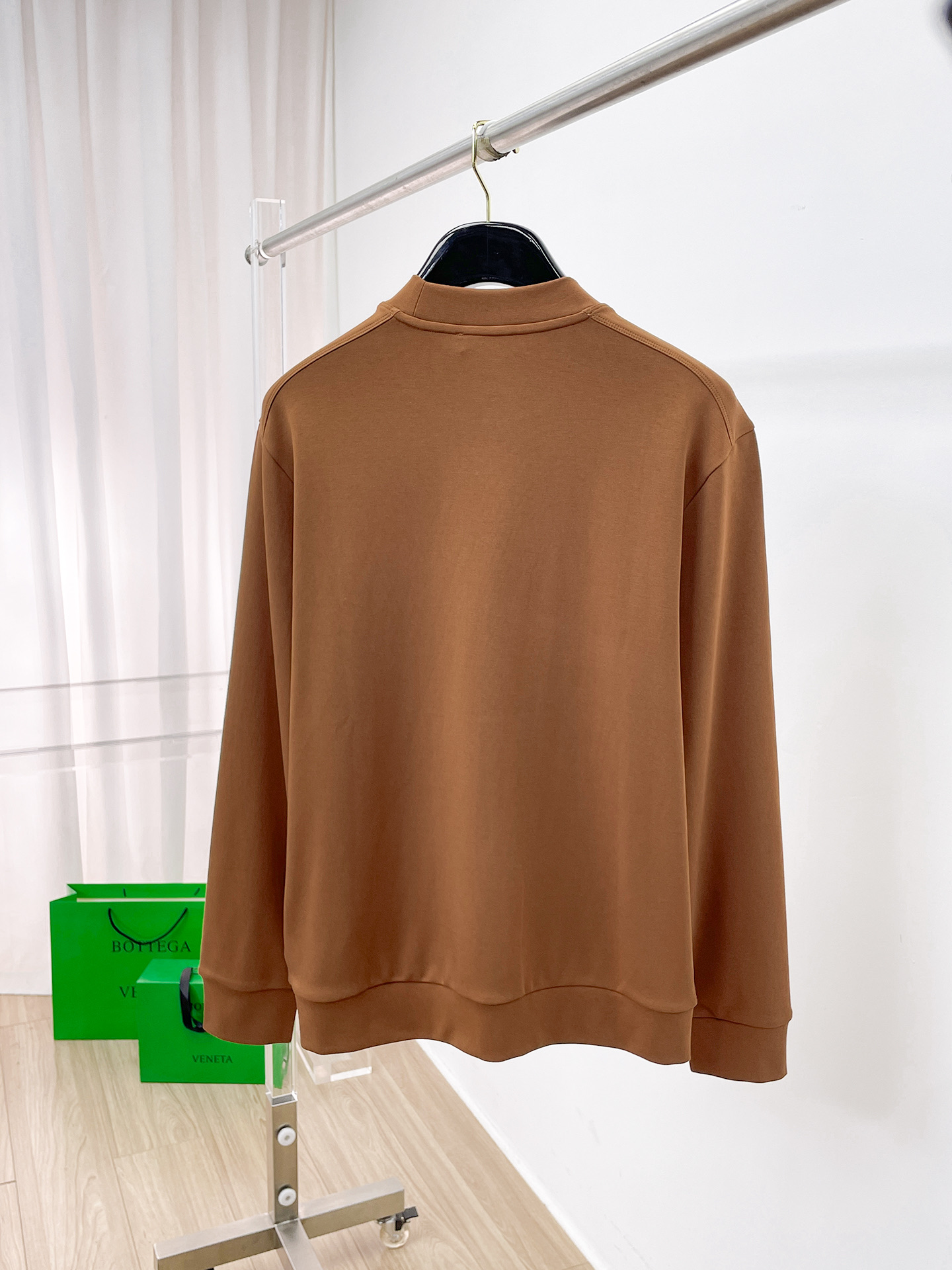 普拉达 精品打底衫 贸易公司订单 25SS 秋冬新款意式轻奢男士休闲长袖打底衫长袖 T恤 卫衣平整的抗皱