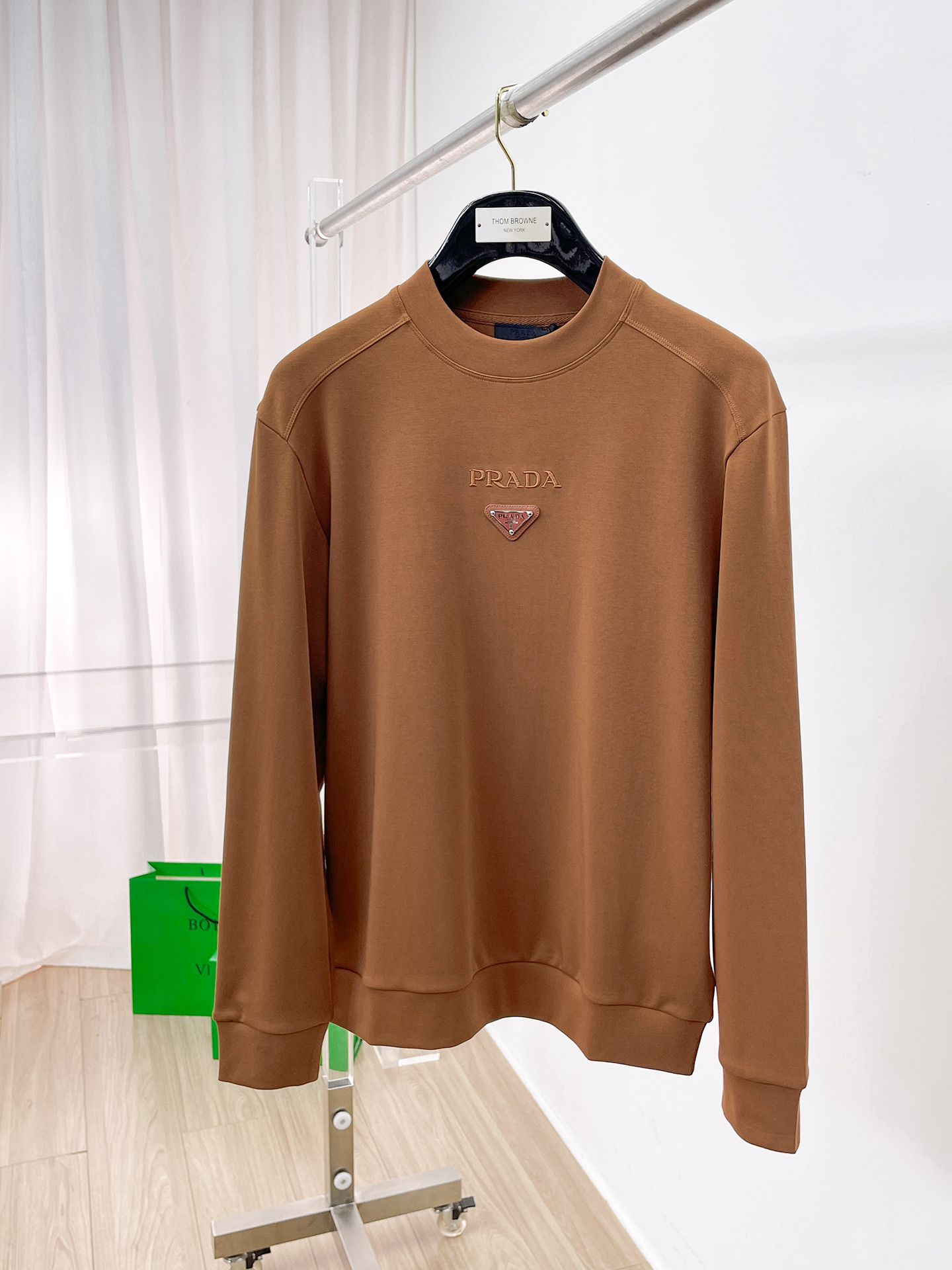 普拉达 精品打底衫 贸易公司订单 25SS 秋冬新款意式轻奢男士休闲长袖打底衫长袖 T恤 卫衣平整的抗皱