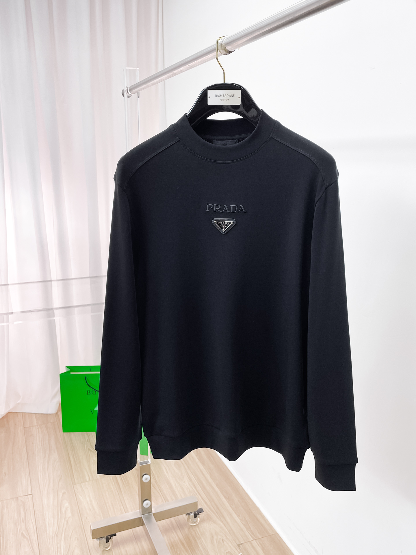 普拉达 精品打底衫 贸易公司订单 25SS 秋冬新款意式轻奢男士休闲长袖打底衫长袖 T恤 卫衣平整的抗皱