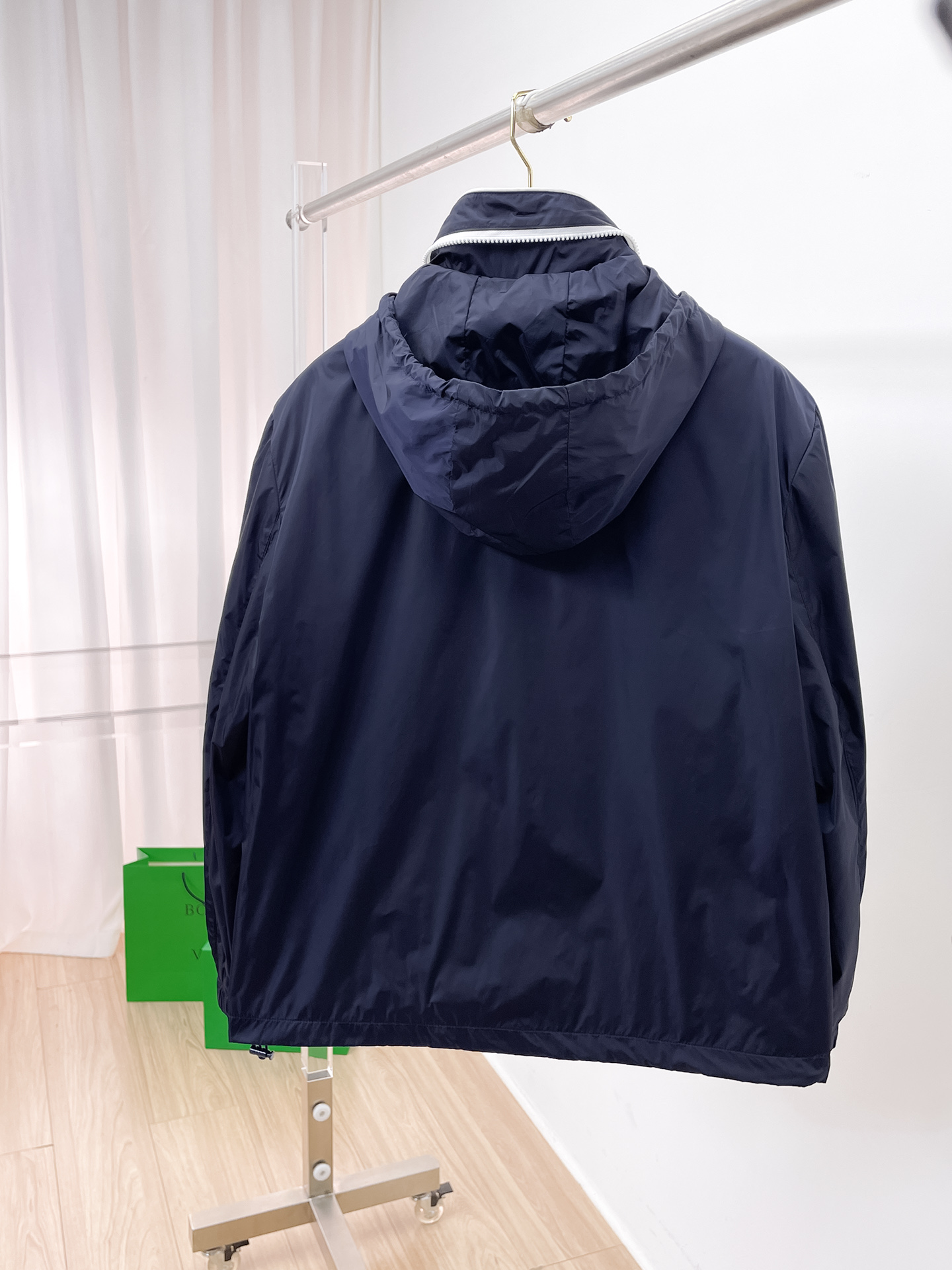 普拉达 2025FW男士秋冬连帽棉衣夹克男装外套，休闲日常穿搭单品！上身修饰身形、定制面料将时装美学和新