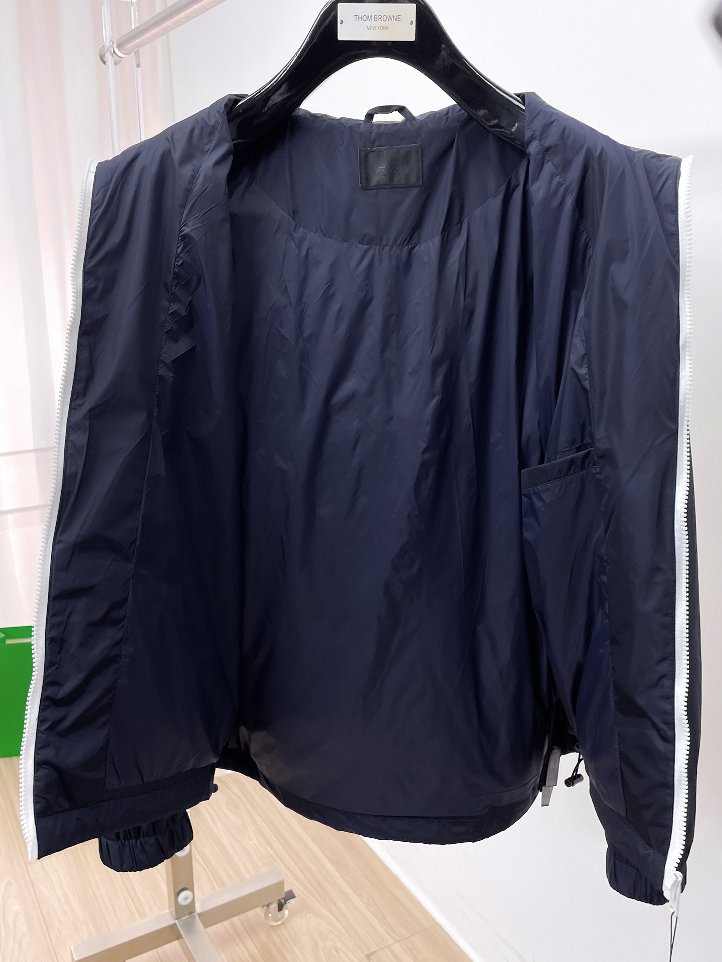 普拉达 2025FW男士秋冬连帽棉衣夹克男装外套，休闲日常穿搭单品！上身修饰身形、定制面料将时装美学和新