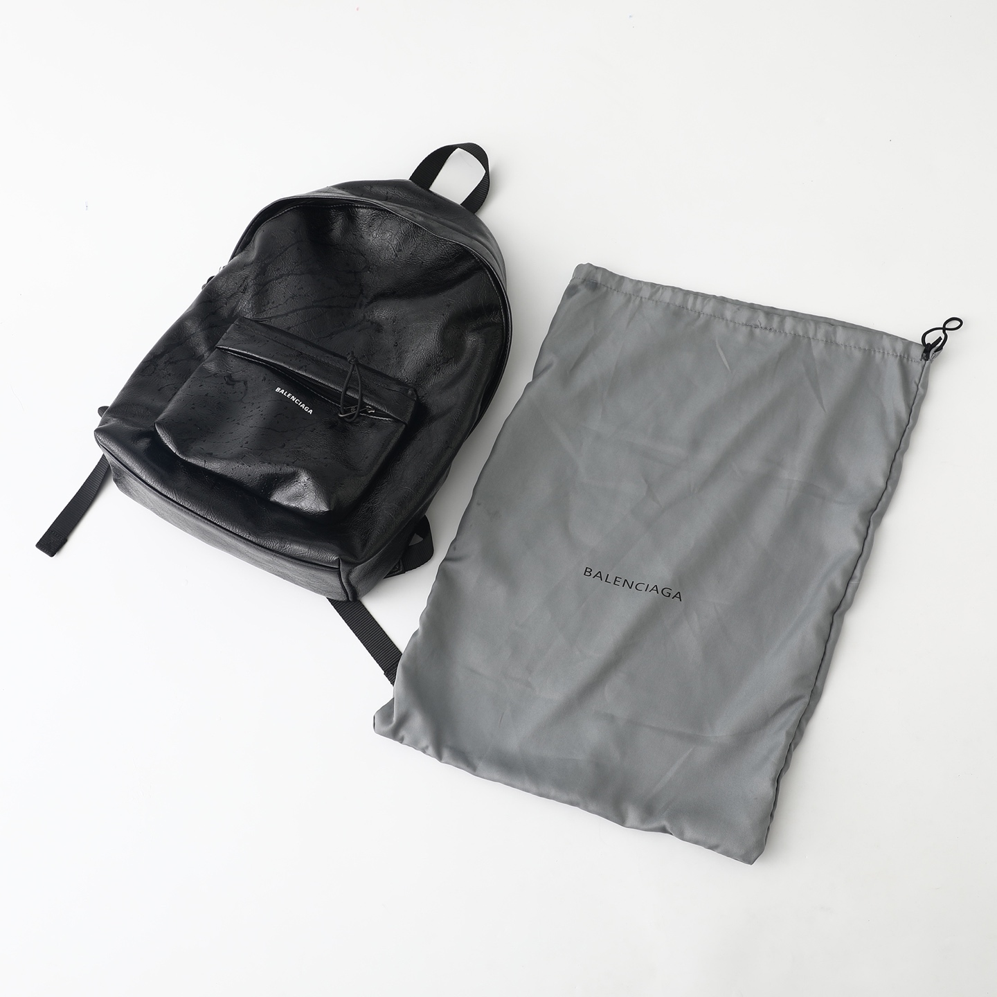 Mochila Balenciaga de Piel Encerada con Logotipo, Diseño Elegante y Duradera 5 i1749804652049 2881 0 10