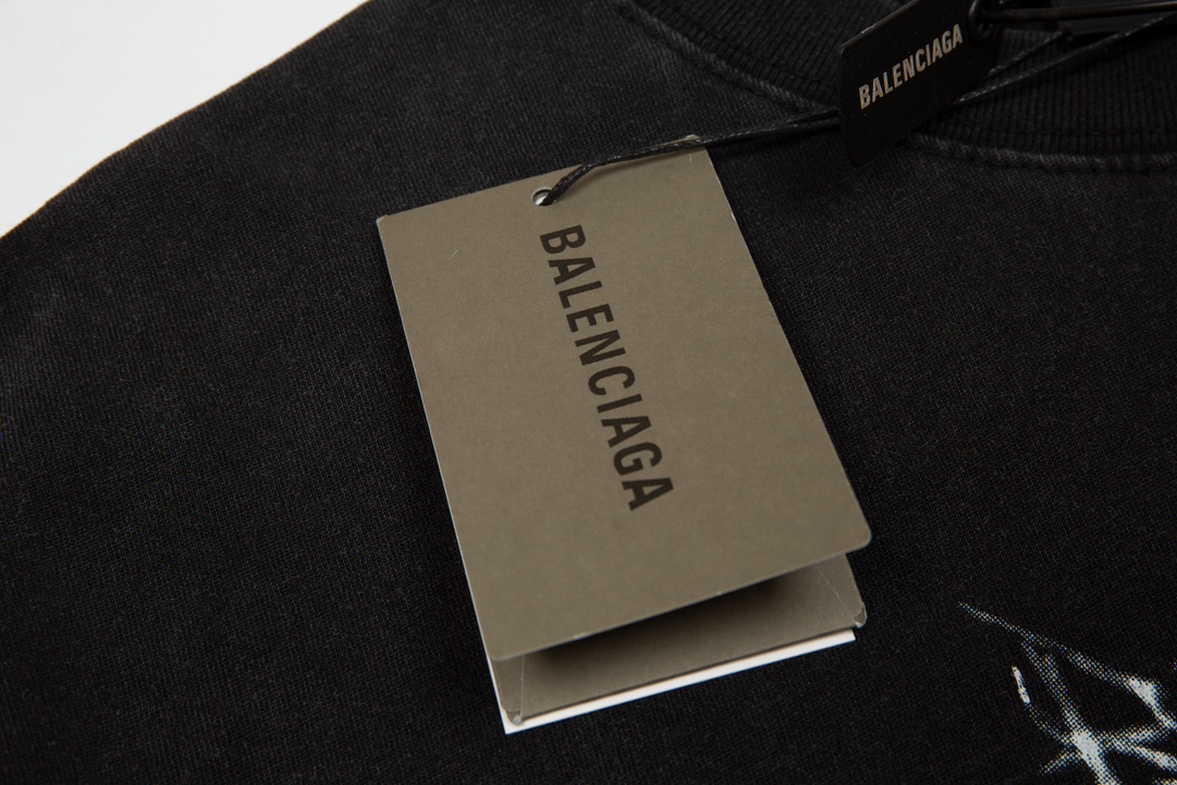 高品质Balenciga/巴黎世家梵文字母全身印花T恤标准的印花技术全方位磨破纯棉柔软面料对色定染面料超