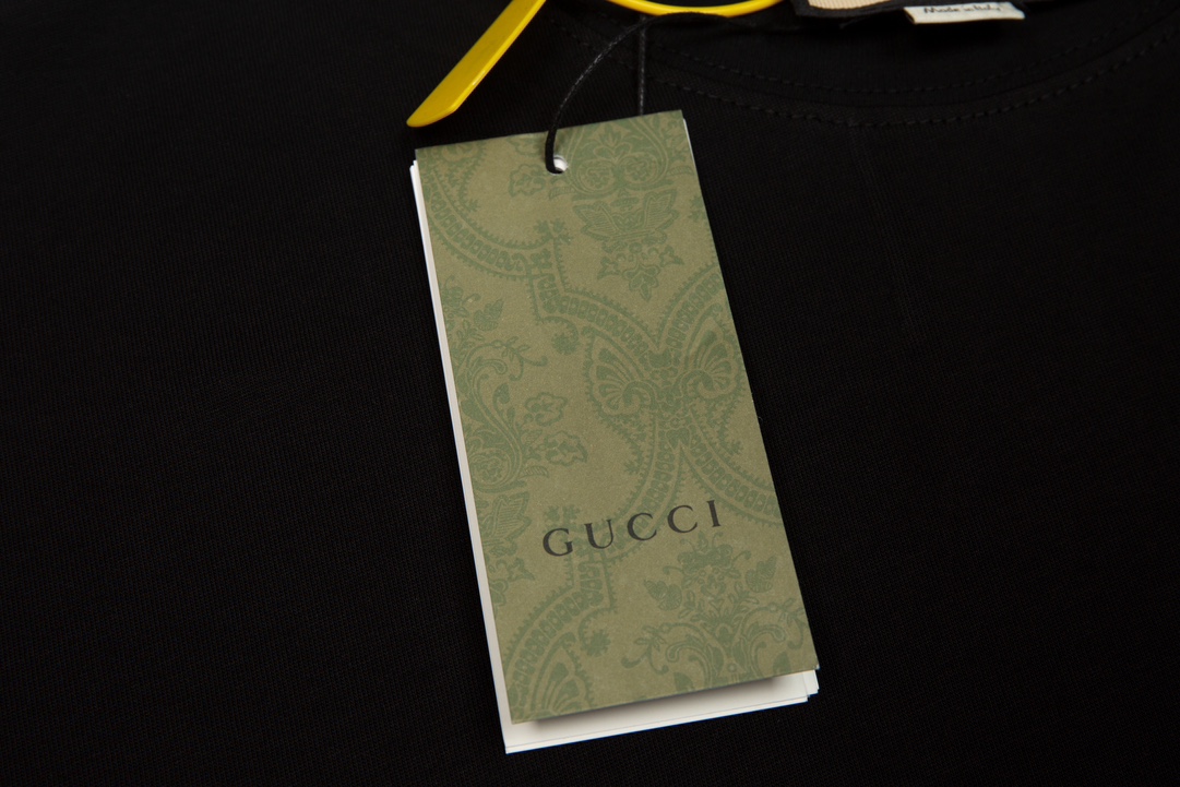 150 高品质 Gucci 古驰 涂鸦logo字母短袖T恤 采用立体涂鸦logo英文