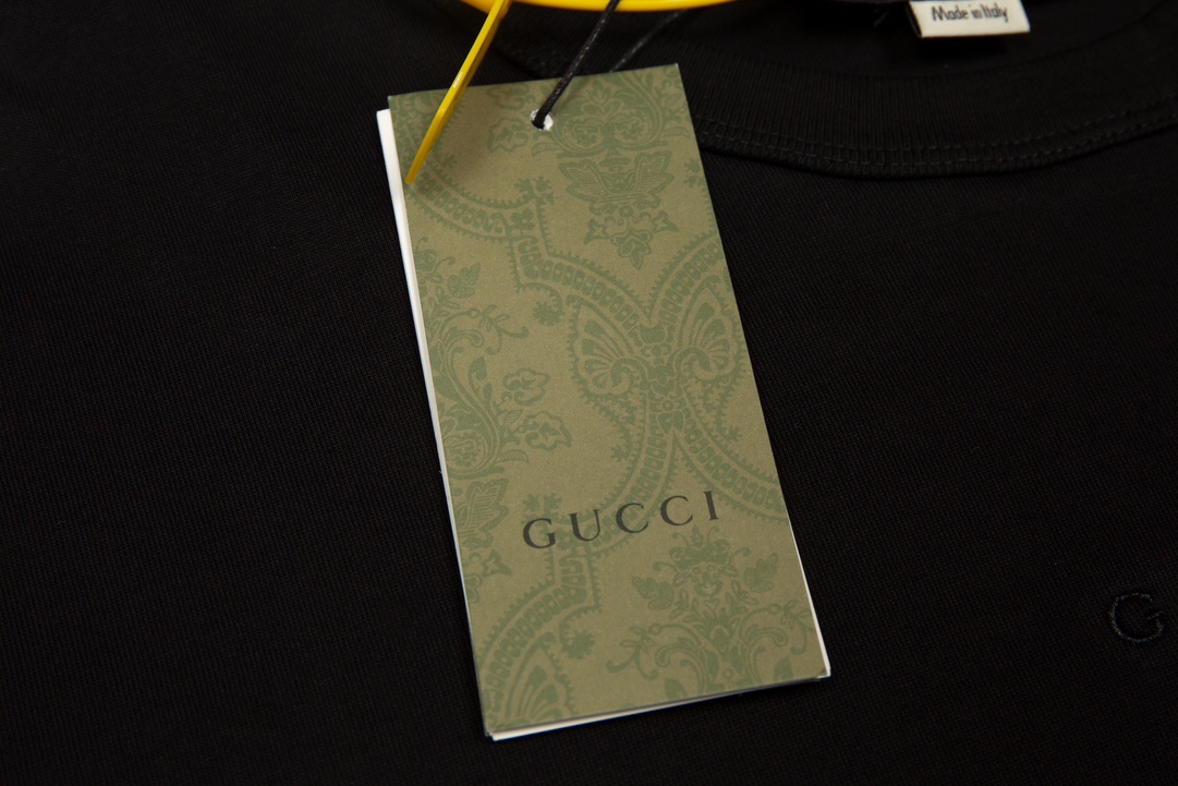 Gucci 古驰 胸前字母绣花短袖T恤 采用胸前绣花工艺 经典绣花字母图案