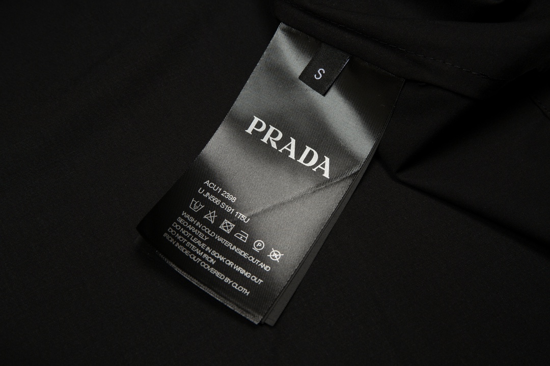 Prada 普拉达 24ss 三角标拉链口袋 衬衫