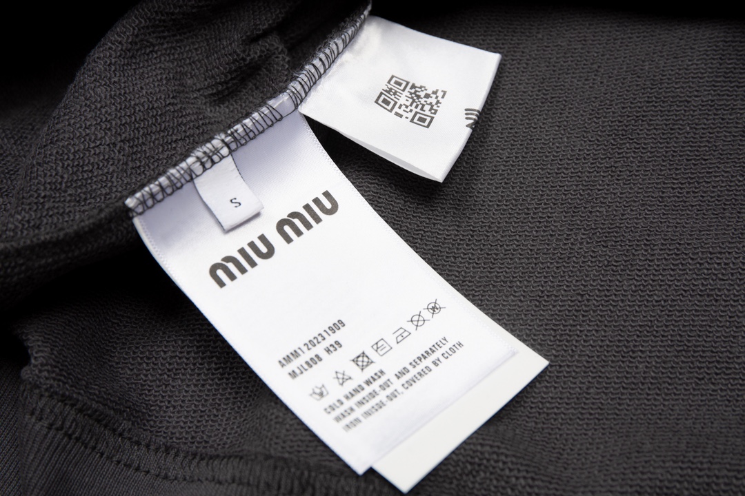 Miumiu’s High-Quality Handbags: Embroidered Bouquets and Laser Burnt Logos - 图片 7