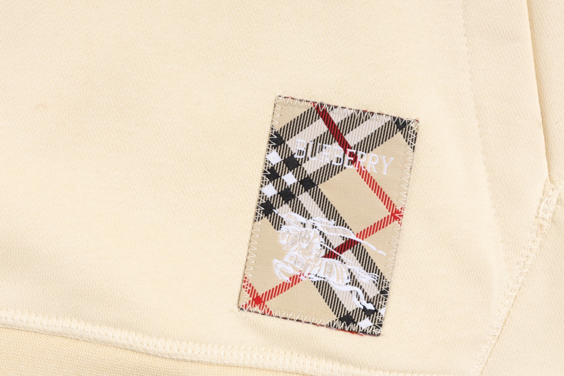 “Burberry Handbags: High-Quality Designs with Unique Embroidery and Recreational Style” - 图片 6