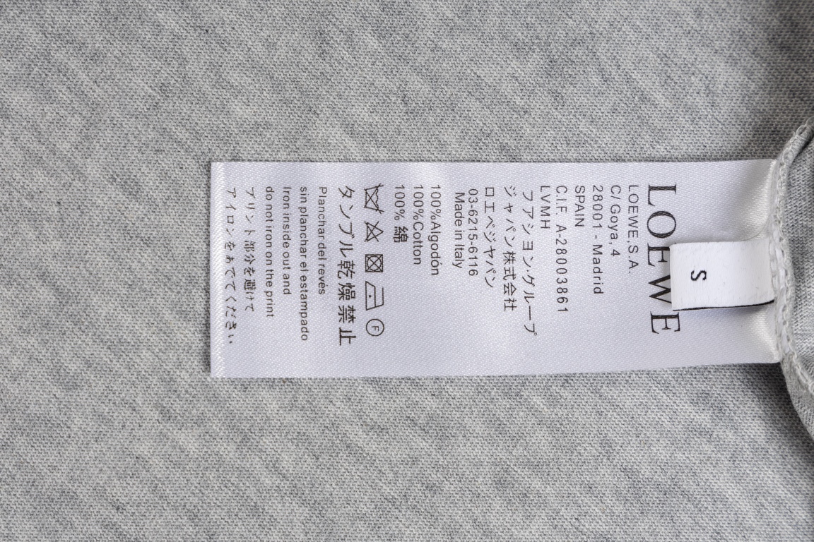 
高品质 
LOEW 罗意威 新款系列 logo兔子短袖T恤，质棉质平纹针织圆领 T 恤，采用纯棉高克重
