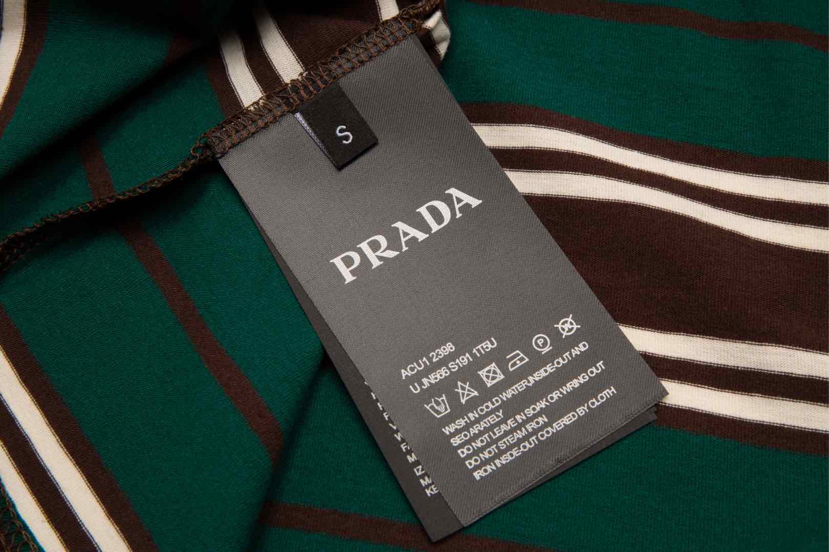顶级） Prada 普拉达 最新系列 口袋标识条纹短袖T恤