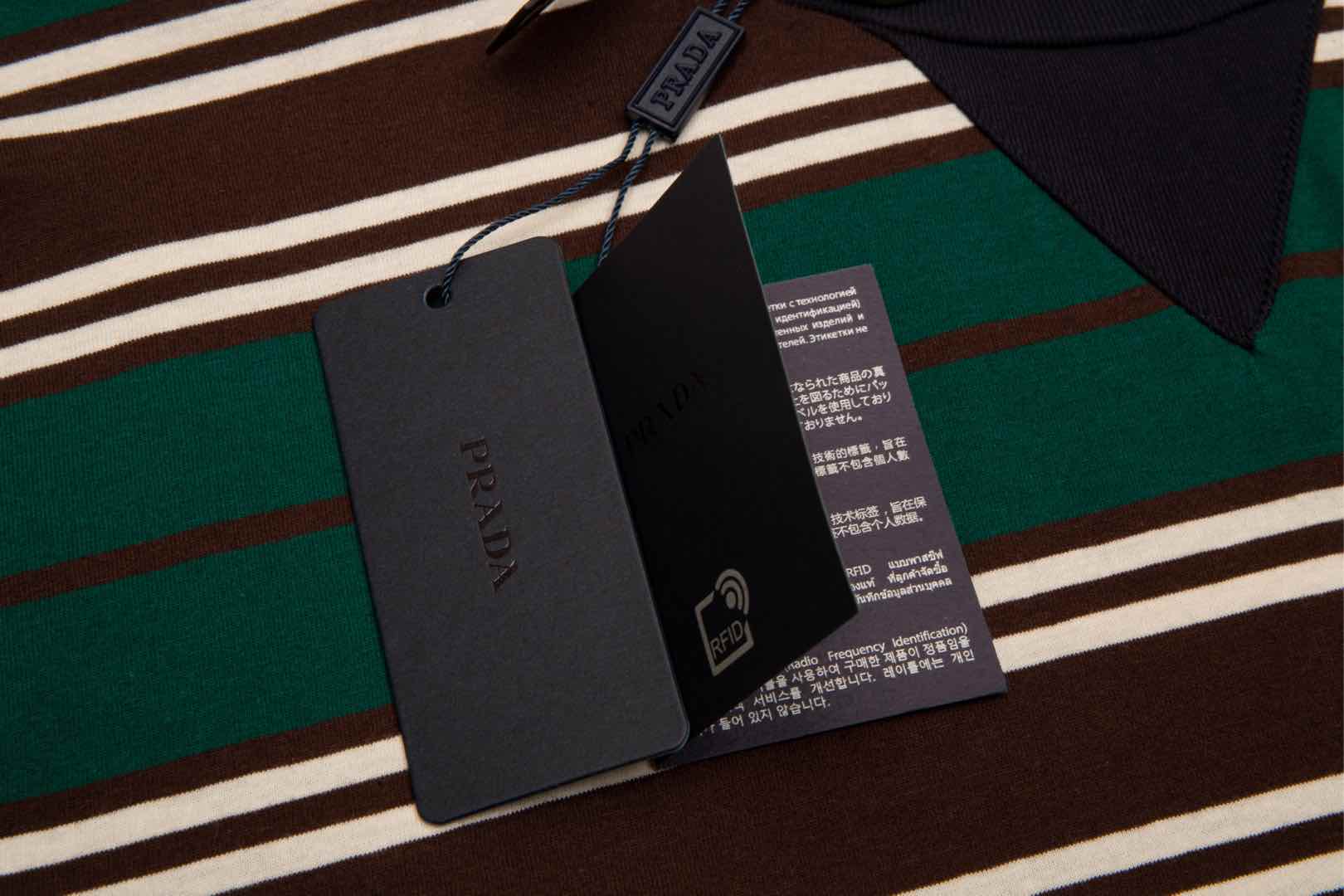 顶级） Prada 普拉达 最新系列 口袋标识条纹短袖T恤