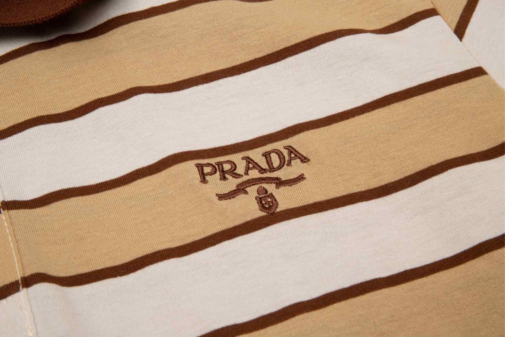 Prada 普拉达 最新系列 条纹刺绣字母polo衫