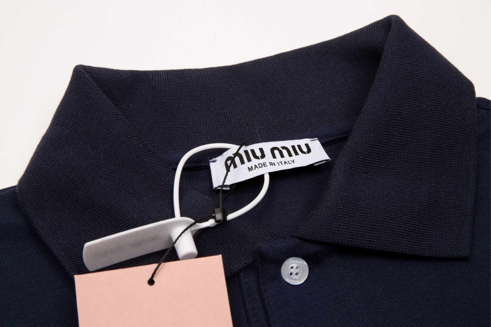 Miumiu 新款系列 微标字母撞色polo衫