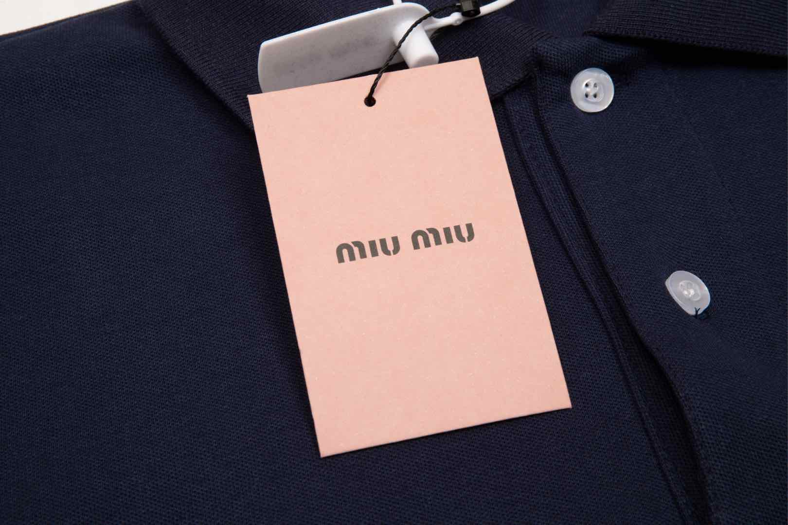 Miumiu 新款系列 微标字母撞色polo衫