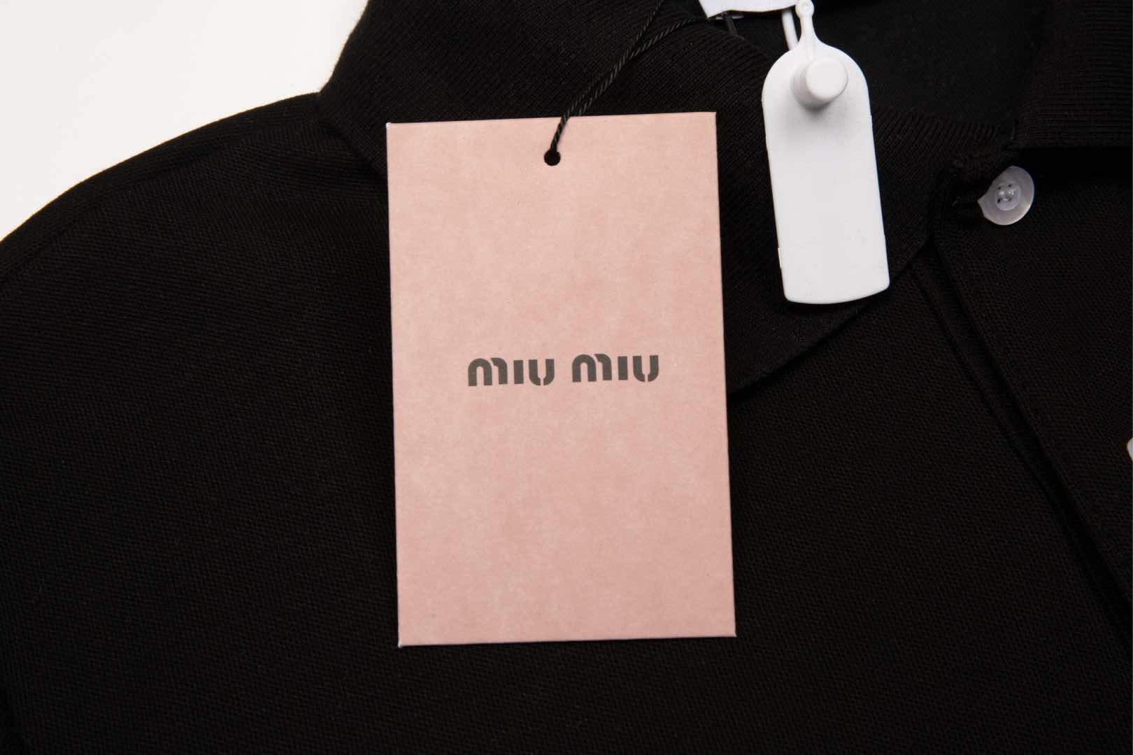 Miumiu 新款系列 微标字母polo衫 采用进口绣花机器