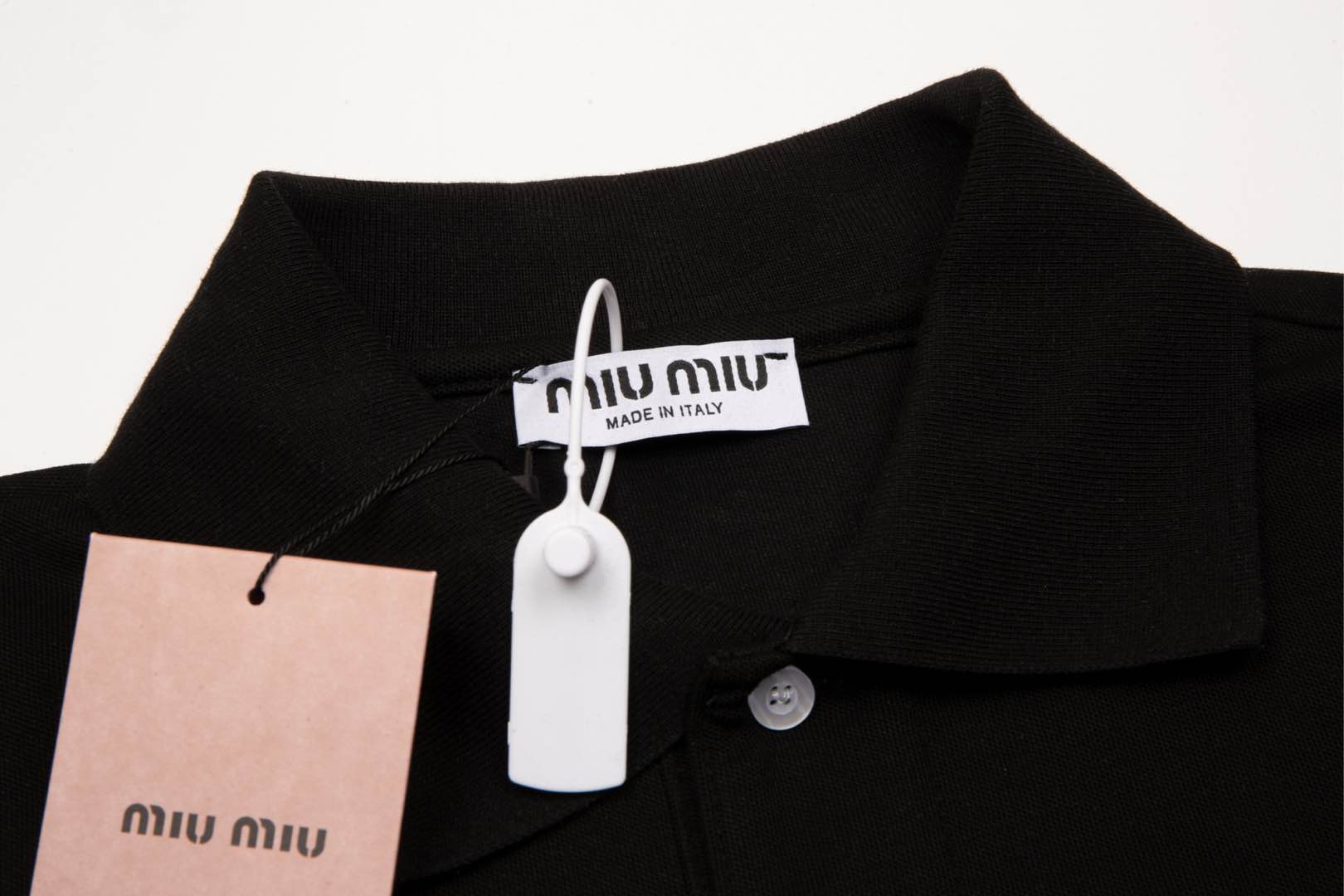 Miumiu 新款系列 微标字母polo衫 采用进口绣花机器