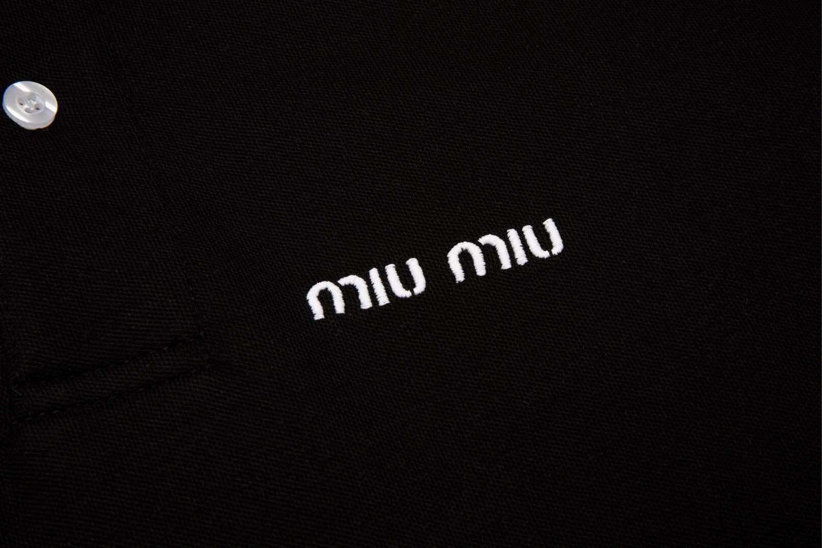 Miumiu 新款系列 微标字母polo衫 采用进口绣花机器