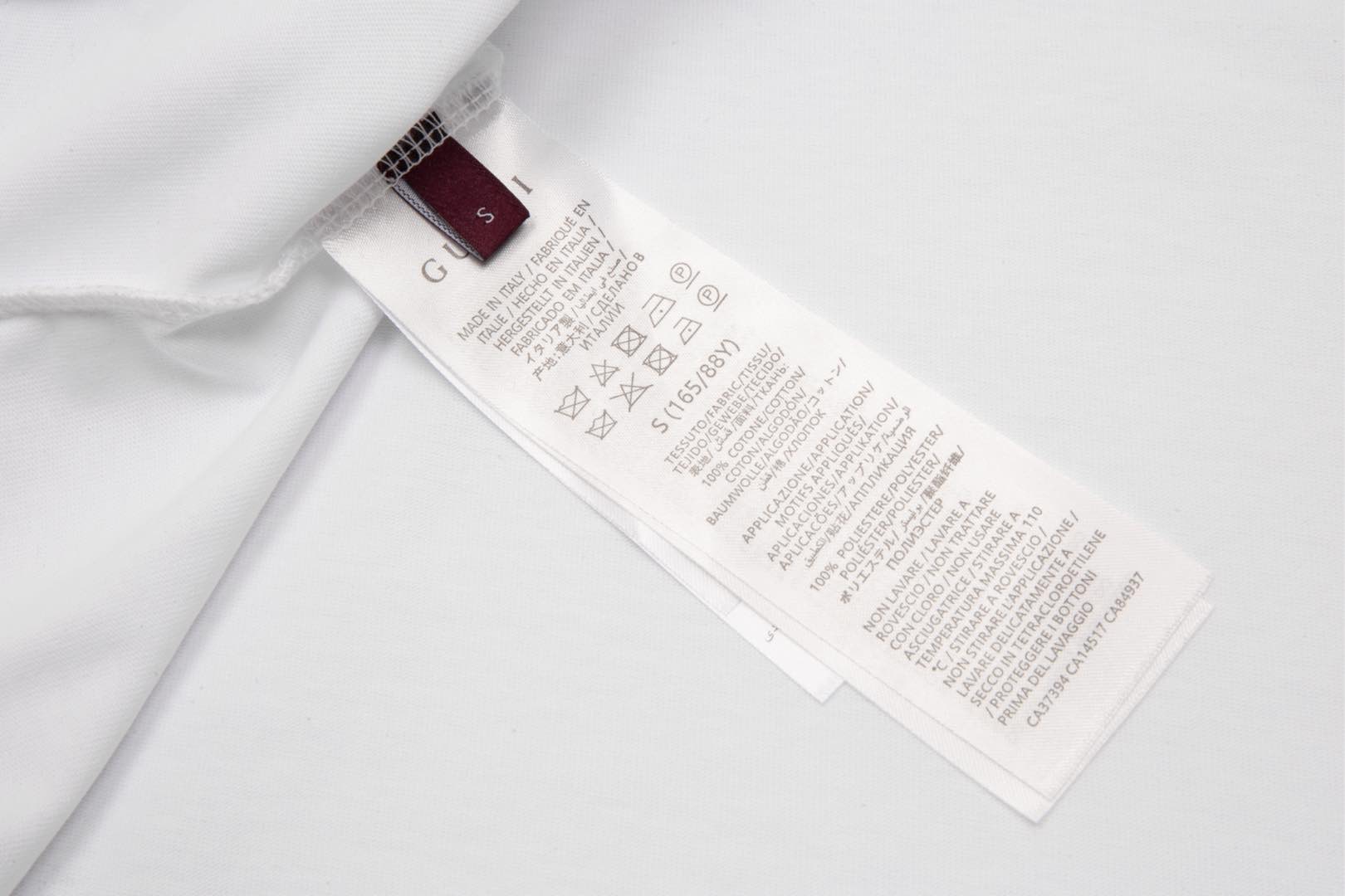 
高品质 
Gucci 古驰  新款 旗帜图案短袖T恤，采用立体绣花工艺➕印花工艺 定织纯棉面料，舒适透