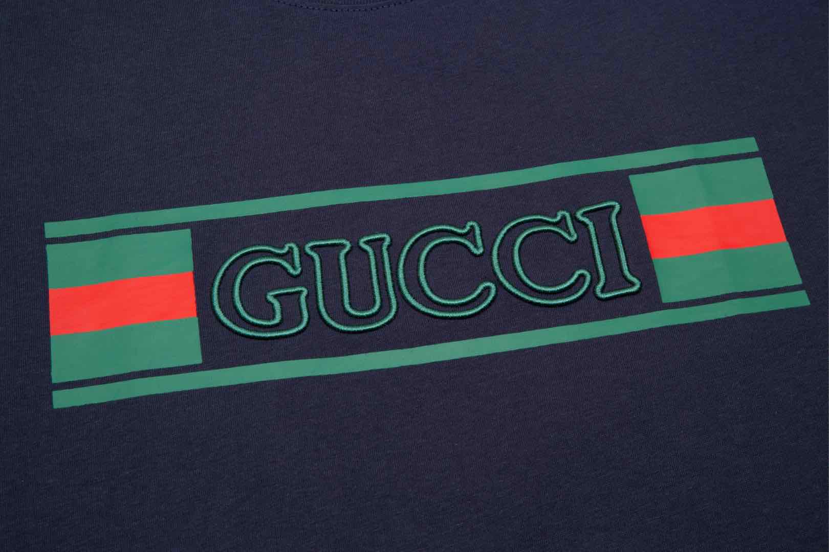 Gucci 古驰 新款 旗帜图案短袖T恤 采用立体绣花工艺印花工艺