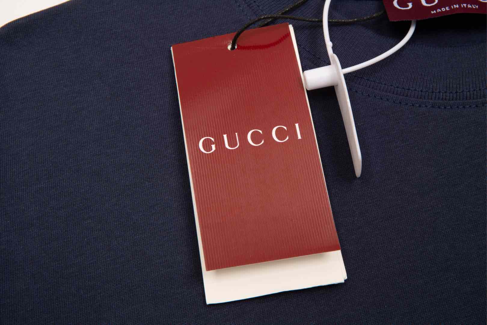 Gucci 古驰 新款 旗帜图案短袖T恤 采用立体绣花工艺印花工艺
