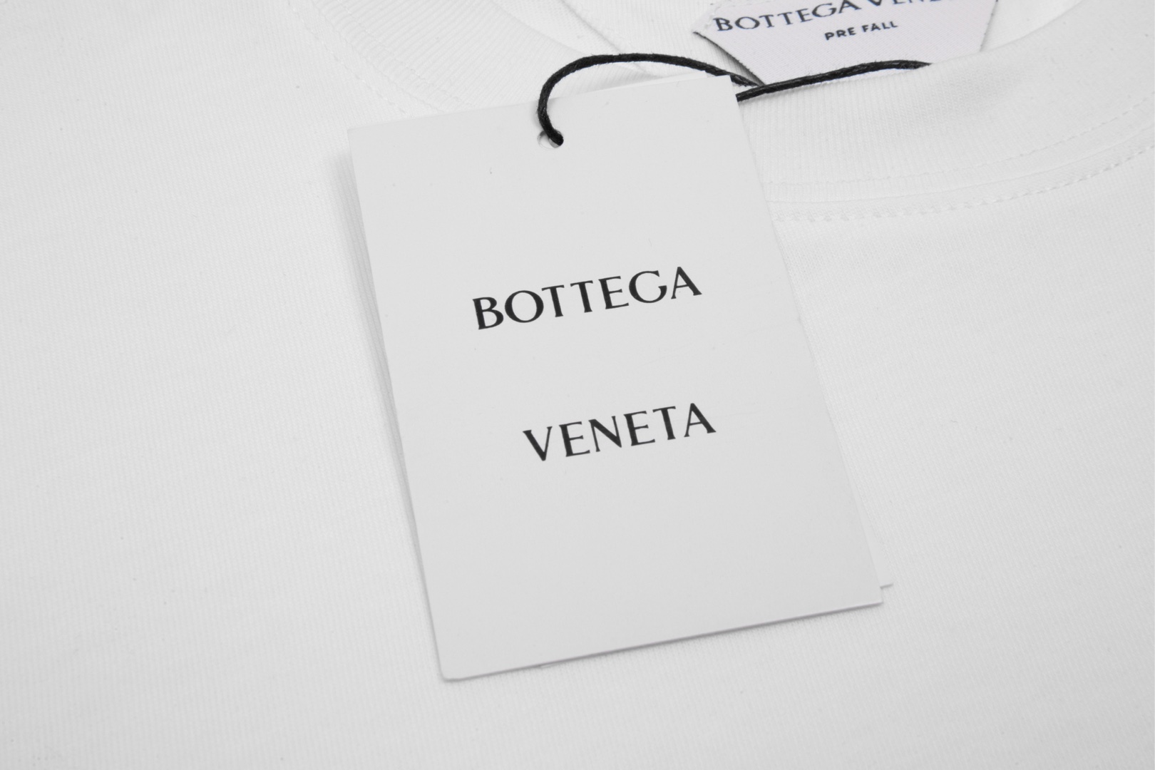 
高品质
BOTTEGA VENETA 葆蝶家 兔子图案短袖T恤 采用纯棉高克重面料，前幅印花图案 三标