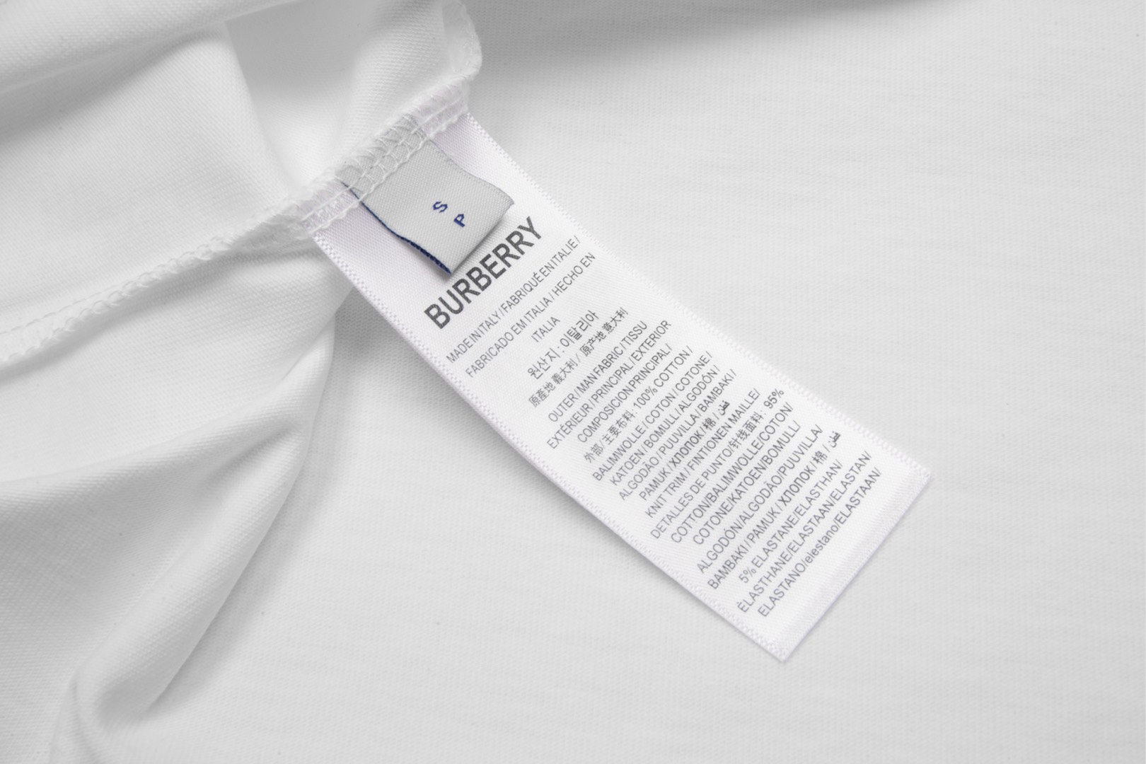 
高品质 
Burberry/巴宝莉 金叶徽标圆领短袖T恤，面料采用纯棉精梳棉面料，采用进口绣花机器特殊