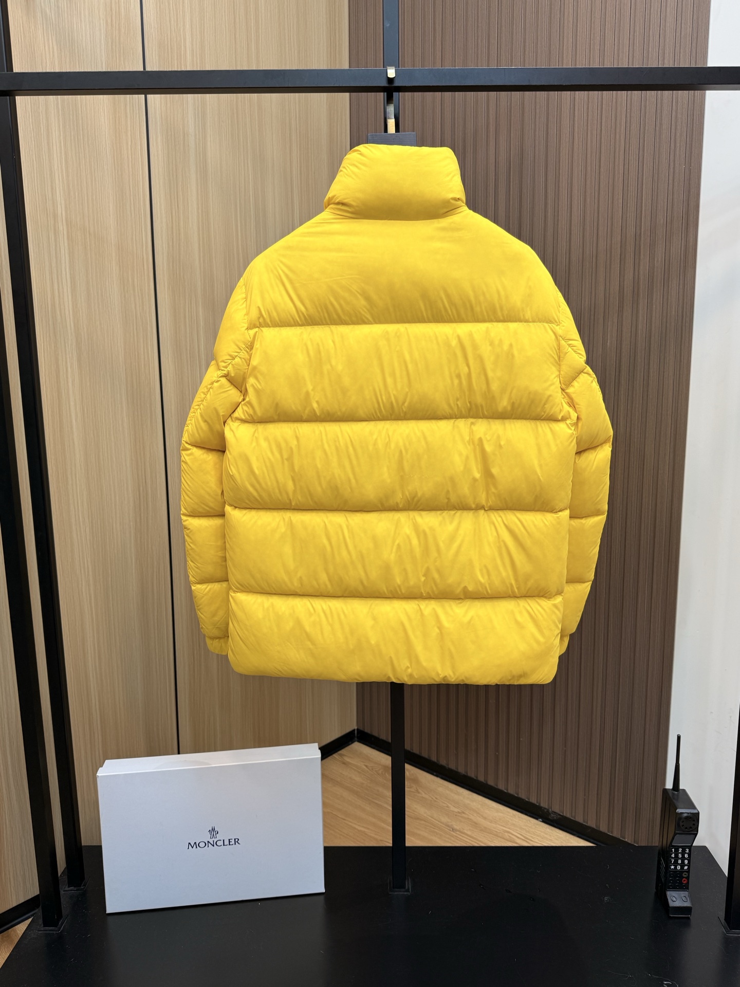  💰425爆款🔥秋冬新款🆕羽绒服 原版1:1订制五金配件全进口原版定制 欢迎专柜对比 绝对的高品质 采用顶级90白鹅绒 超柔软 充羽量蓬松饱满 超级重工 面料做工杠杠的👍版型完美 注意⚠面料超舒服 独家款 非市场货 男女同款尺码码数。727