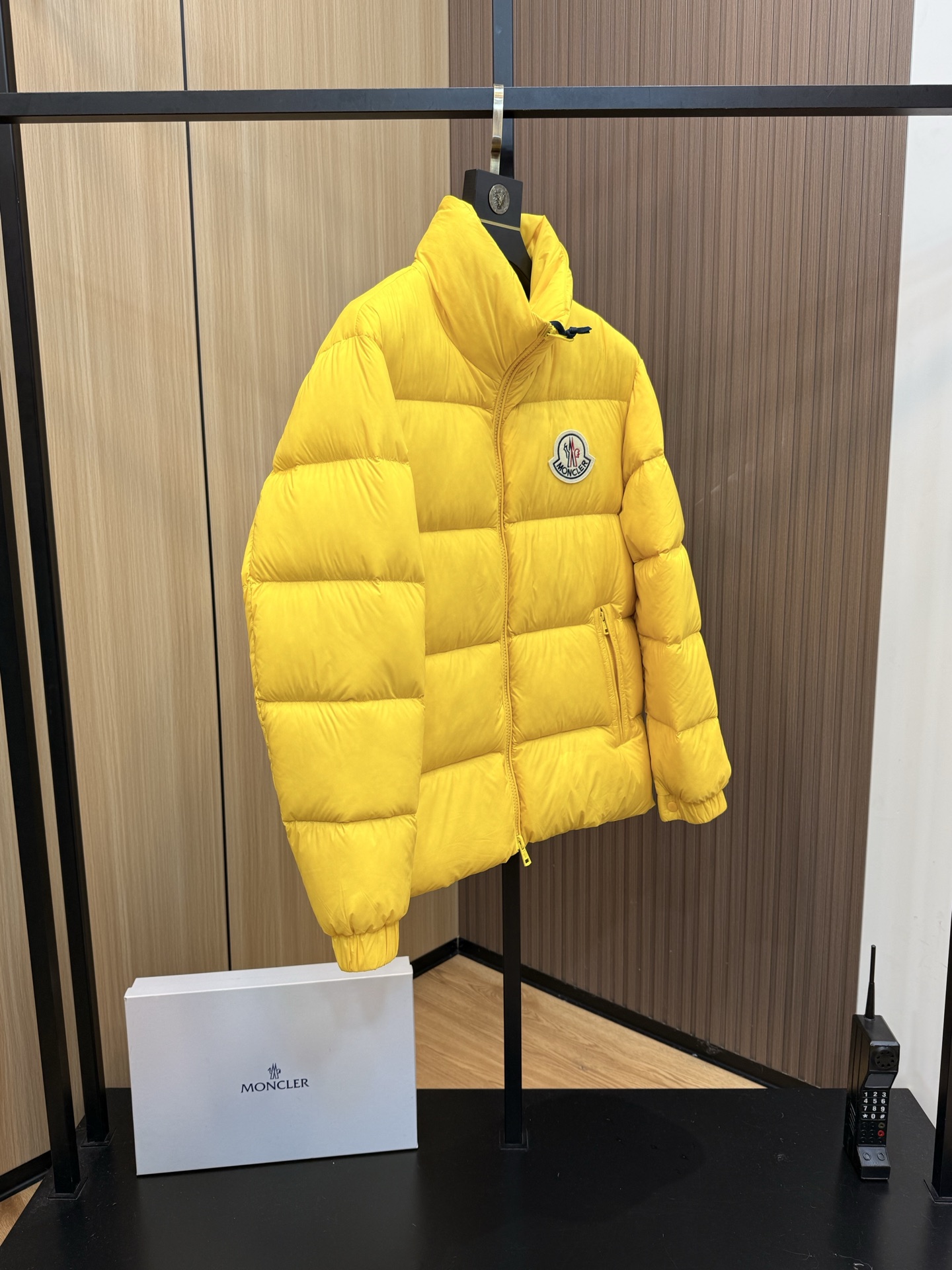  💰425爆款🔥秋冬新款🆕羽绒服 原版1:1订制五金配件全进口原版定制 欢迎专柜对比 绝对的高品质 采用顶级90白鹅绒 超柔软 充羽量蓬松饱满 超级重工 面料做工杠杠的👍版型完美 注意⚠面料超舒服 独家款 非市场货 男女同款尺码码数。727