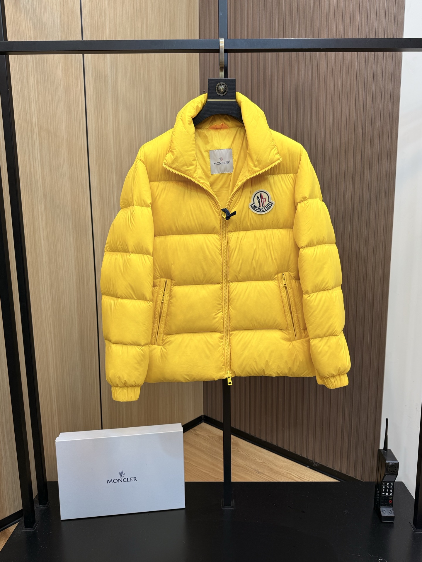  💰425爆款🔥秋冬新款🆕羽绒服 原版1:1订制五金配件全进口原版定制 欢迎专柜对比 绝对的高品质 采用顶级90白鹅绒 超柔软 充羽量蓬松饱满 超级重工 面料做工杠杠的👍版型完美 注意⚠面料超舒服 独家款 非市场货 男女同款尺码码数。727