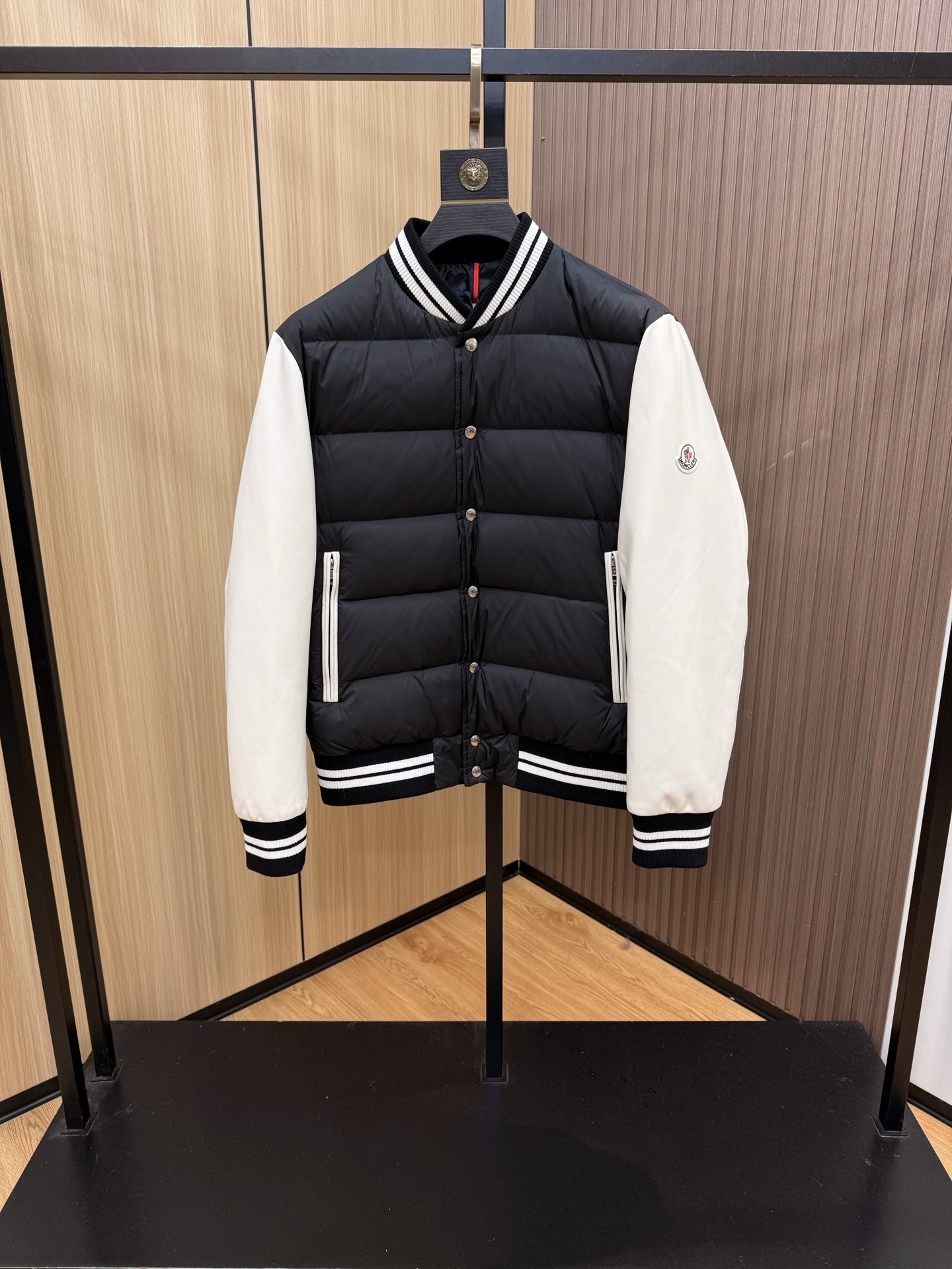 爆款🔥秋冬新款🆕羽绒服 原版1:1订制五金配件全进口原版定制 欢迎专柜对比 绝对的高品质 采用顶级90白