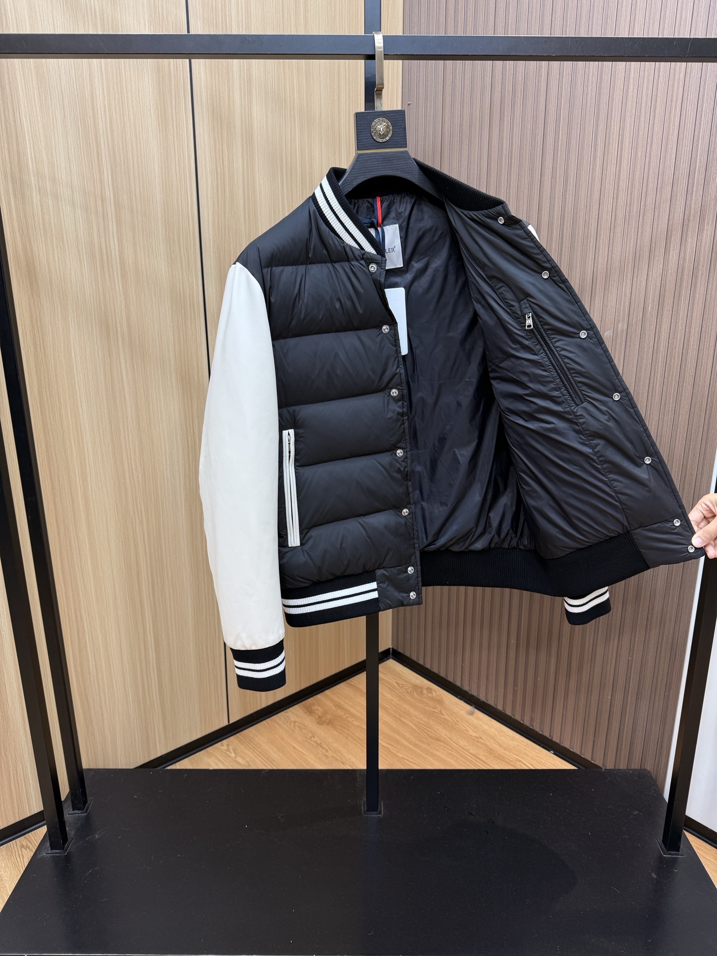 爆款🔥秋冬新款🆕羽绒服 原版1:1订制五金配件全进口原版定制 欢迎专柜对比 绝对的高品质 采用顶级90白