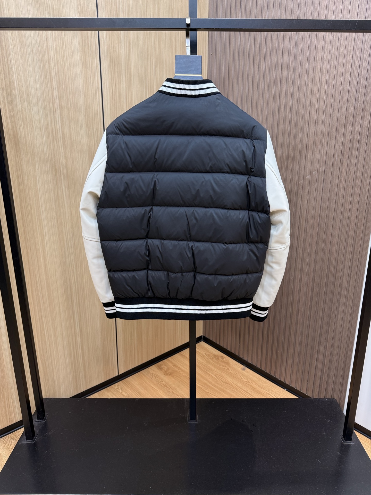 爆款🔥秋冬新款🆕羽绒服 原版1:1订制五金配件全进口原版定制 欢迎专柜对比 绝对的高品质 采用顶级90白