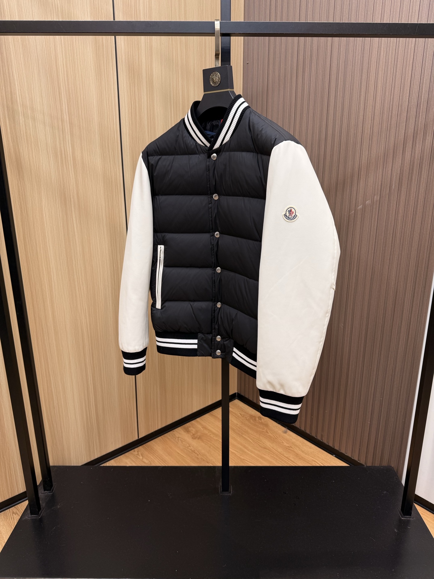 爆款🔥秋冬新款🆕羽绒服 原版1:1订制五金配件全进口原版定制 欢迎专柜对比 绝对的高品质 采用顶级90白