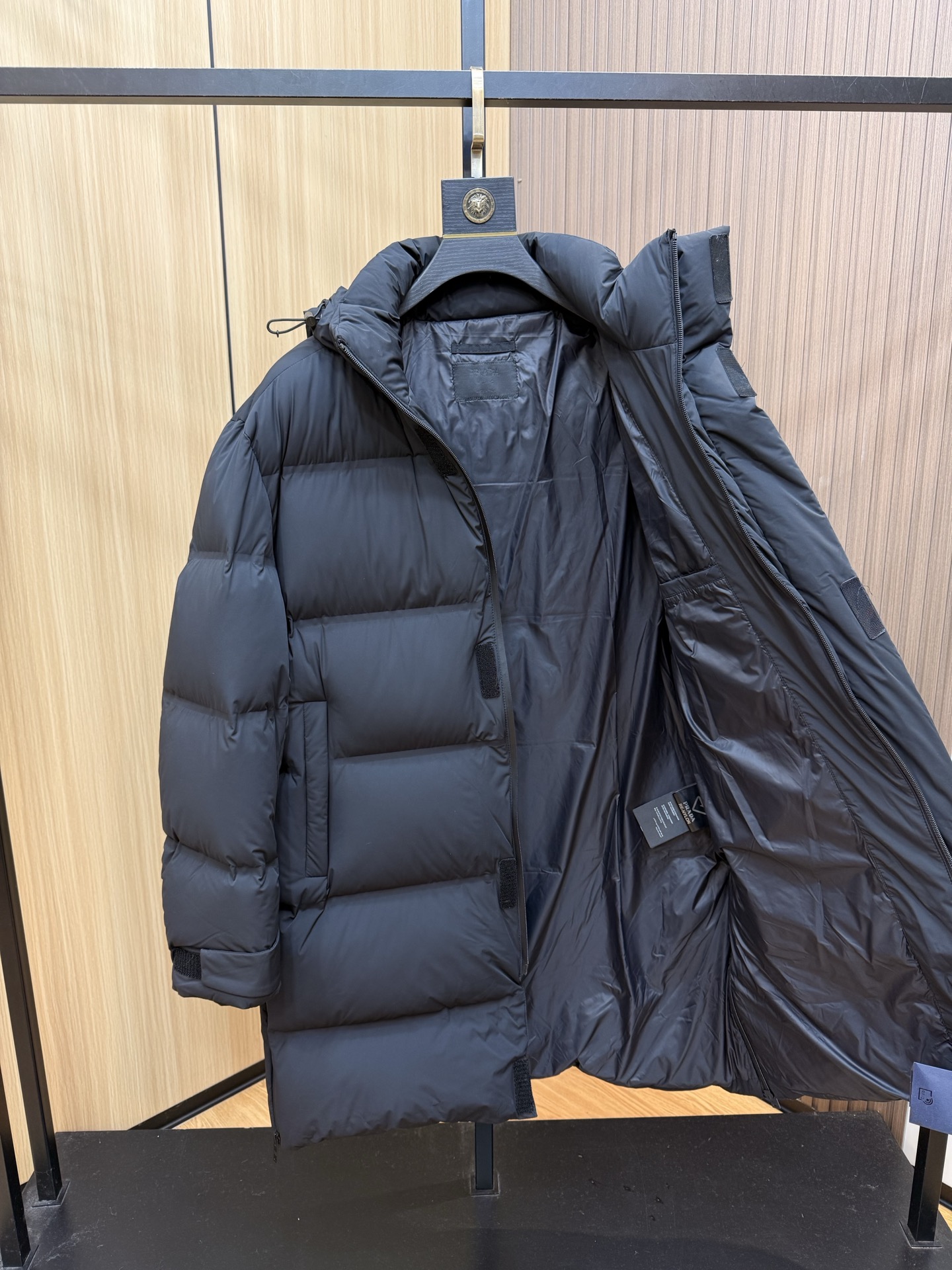 爆款🔥秋冬新款🆕羽绒服 原版1:1订制五金配件全进口原版定制 欢迎专柜对比 绝对的高品质 采用顶级90白