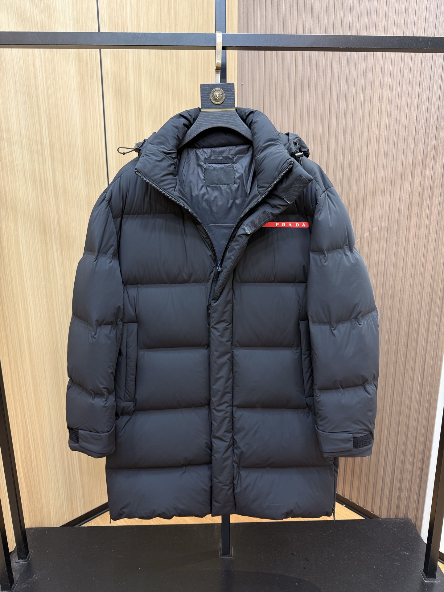 爆款🔥秋冬新款🆕羽绒服 原版1:1订制五金配件全进口原版定制 欢迎专柜对比 绝对的高品质 采用顶级90白