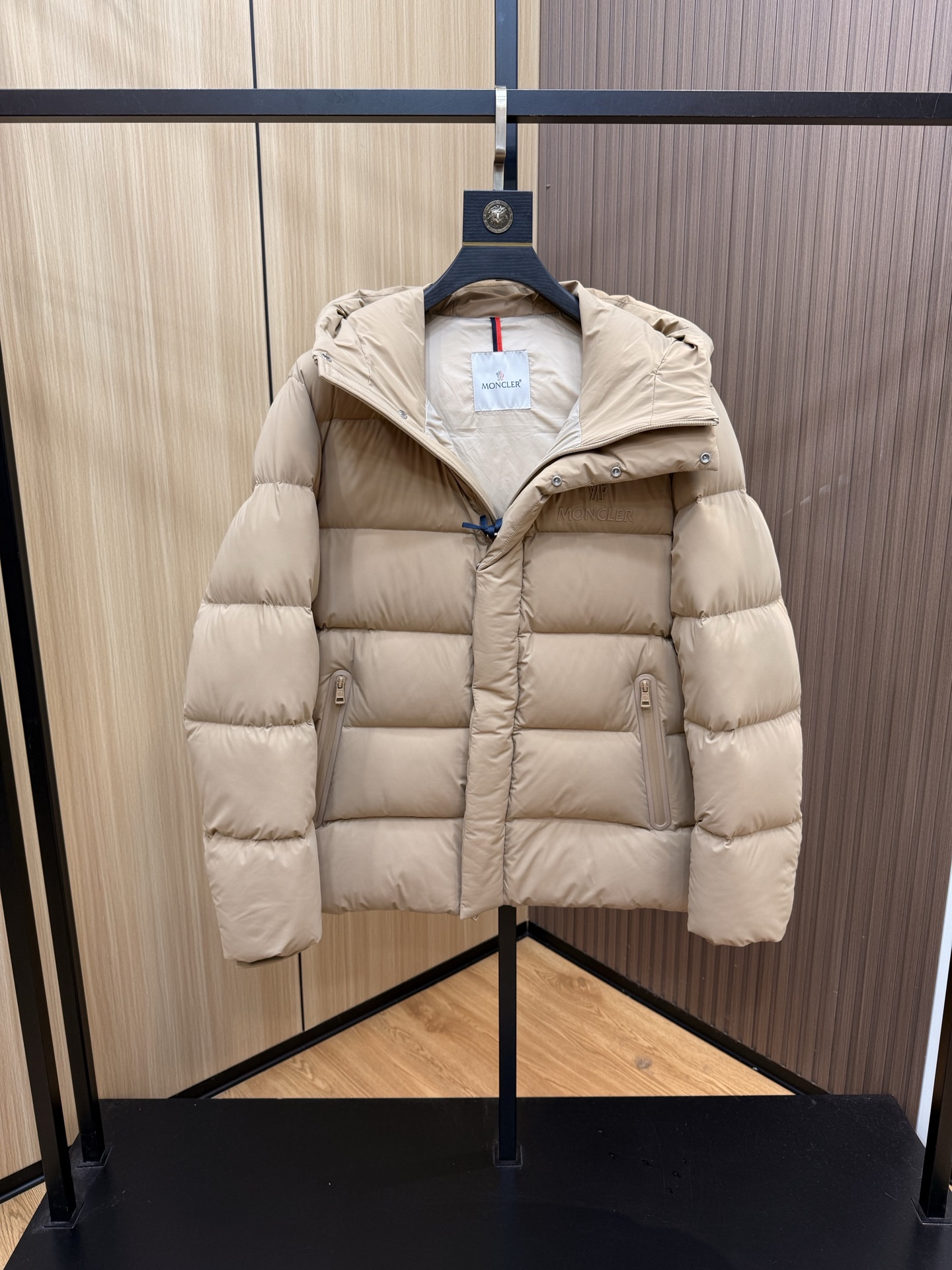 爆款🔥秋冬新款🆕羽绒服 原版1:1订制五金配件全进口原版定制 欢迎专柜对比 绝对的高品质 采用顶级90白