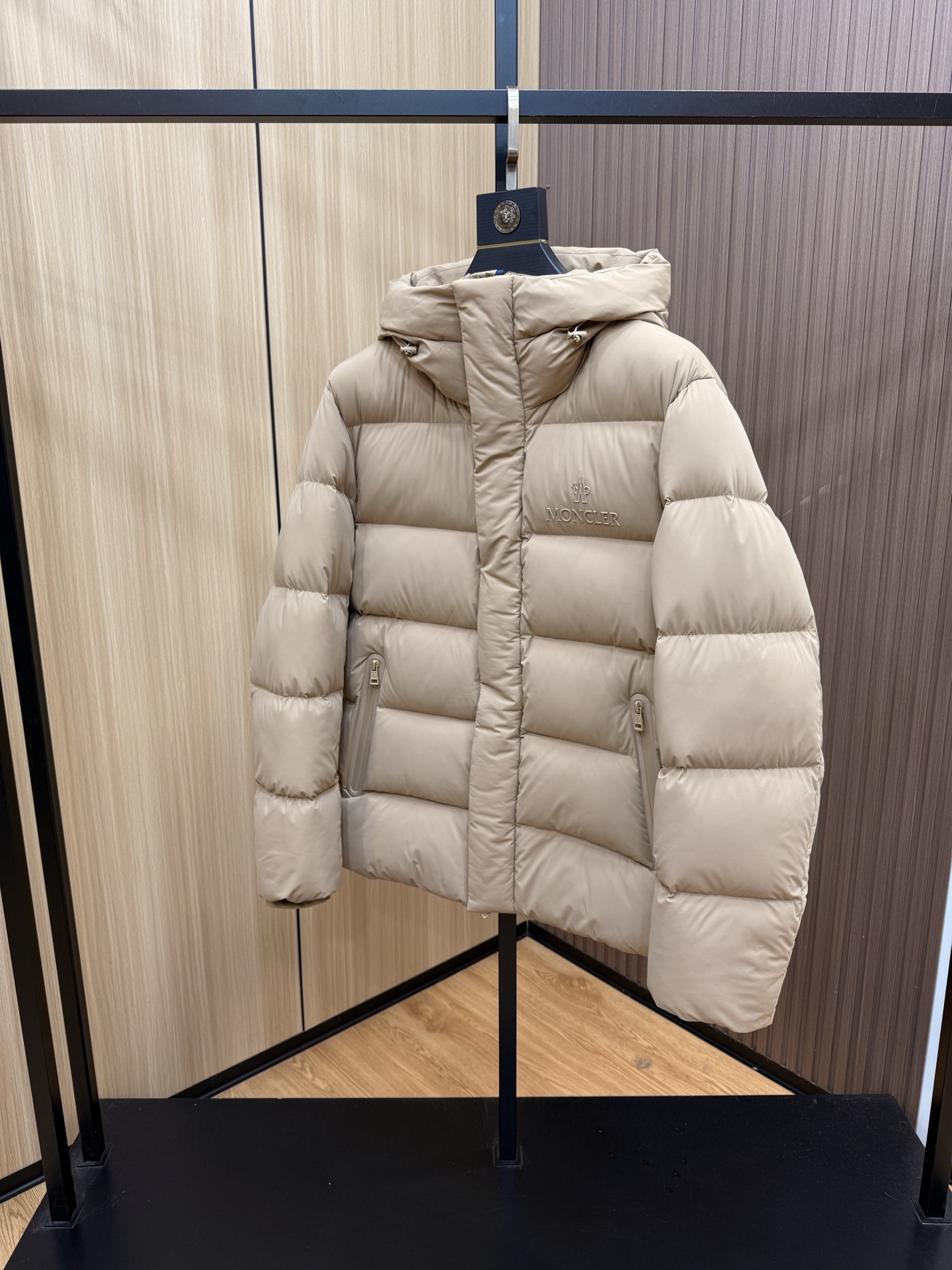 爆款🔥秋冬新款🆕羽绒服 原版1:1订制五金配件全进口原版定制 欢迎专柜对比 绝对的高品质 采用顶级90白