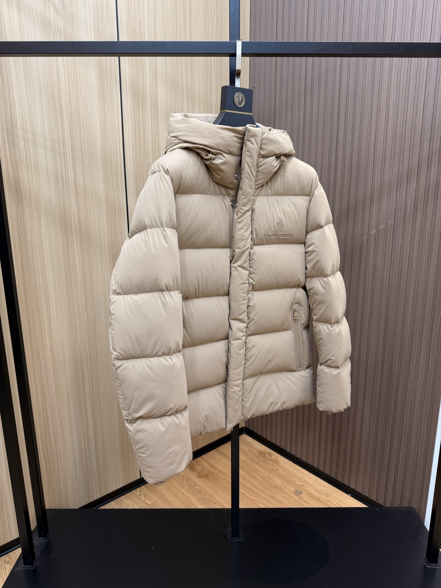 爆款🔥秋冬新款🆕羽绒服 原版1:1订制五金配件全进口原版定制 欢迎专柜对比 绝对的高品质 采用顶级90白