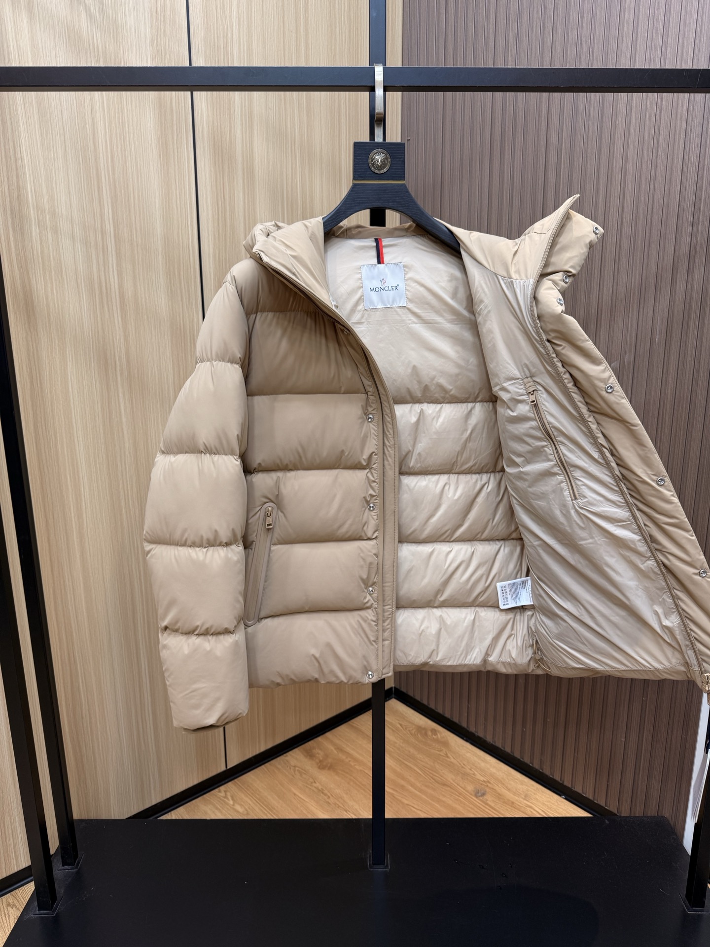 爆款🔥秋冬新款🆕羽绒服 原版1:1订制五金配件全进口原版定制 欢迎专柜对比 绝对的高品质 采用顶级90白